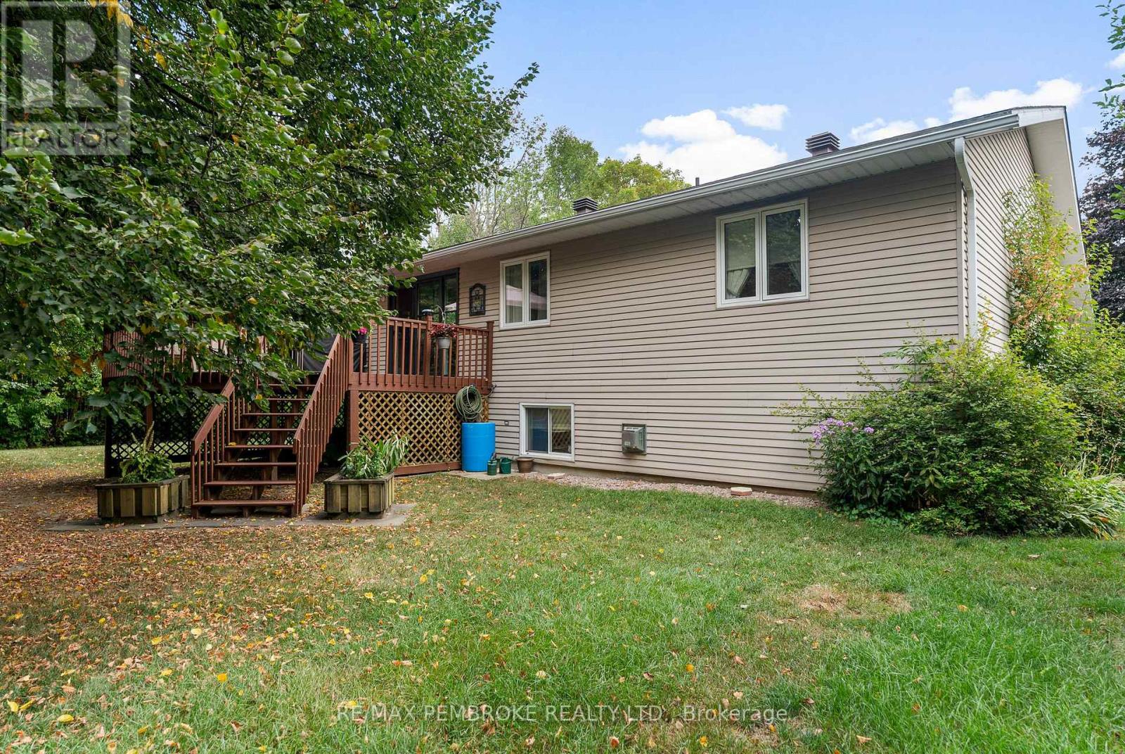 114 Stoneyfield Road, Laurentian Valley, Ontario  K8B 1B7 - Photo 41 - X12367015