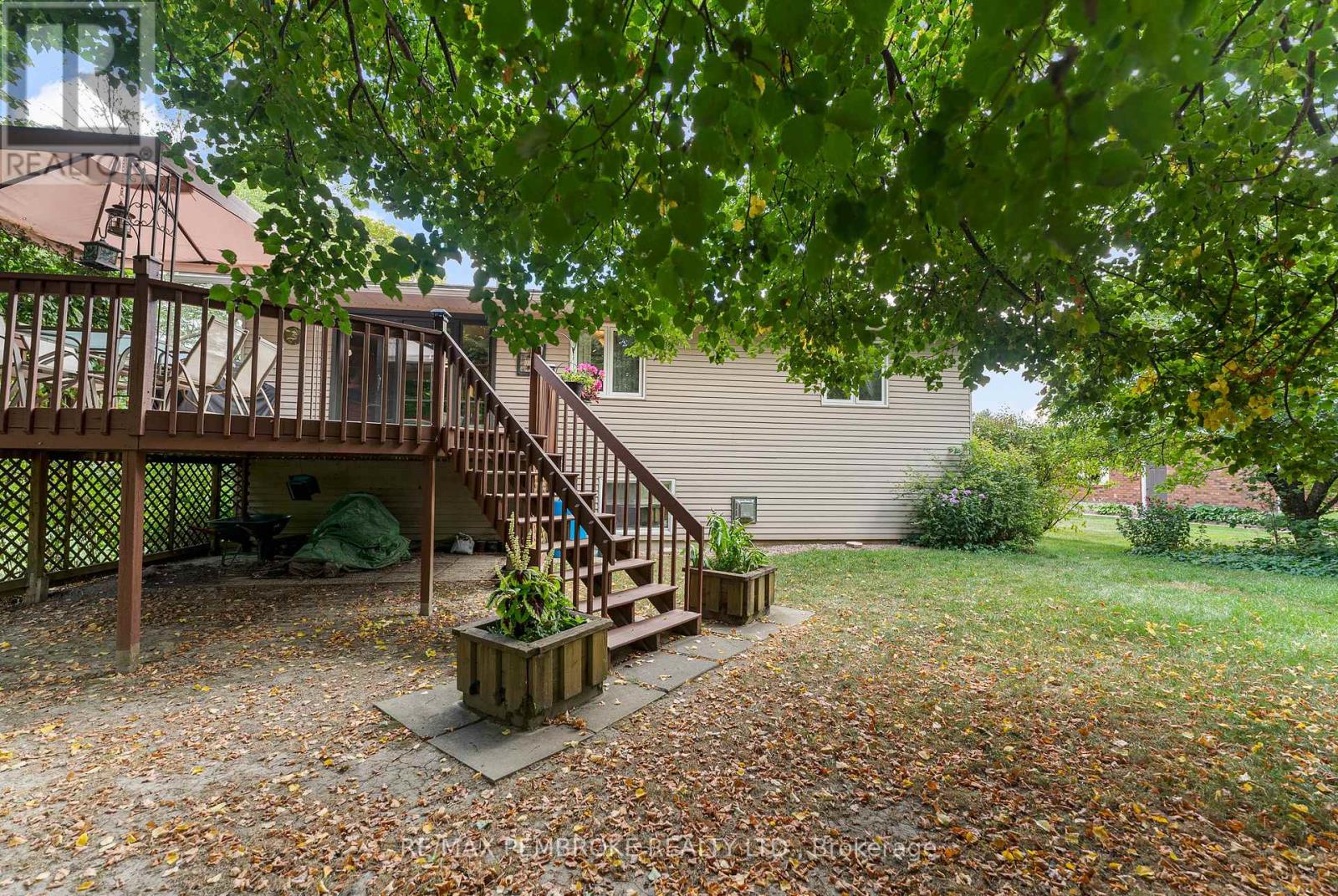 114 Stoneyfield Road, Laurentian Valley, Ontario  K8B 1B7 - Photo 42 - X12367015