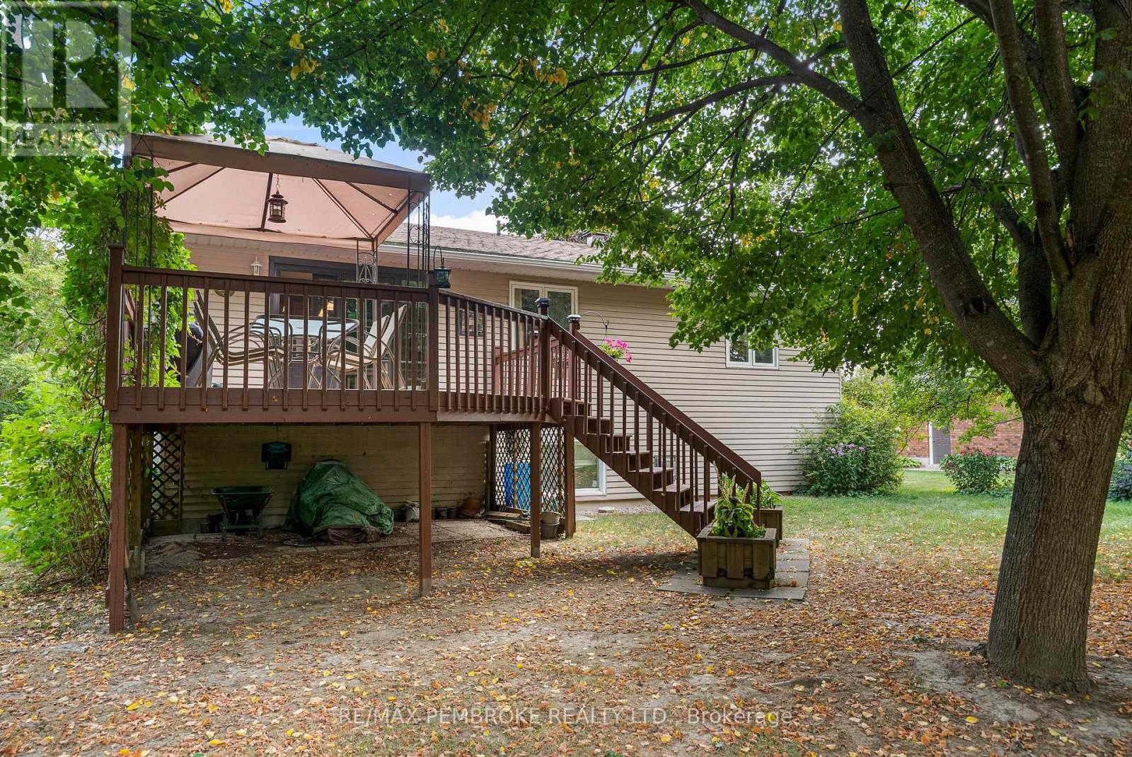 114 Stoneyfield Road, Laurentian Valley, Ontario  K8B 1B7 - Photo 43 - X12367015