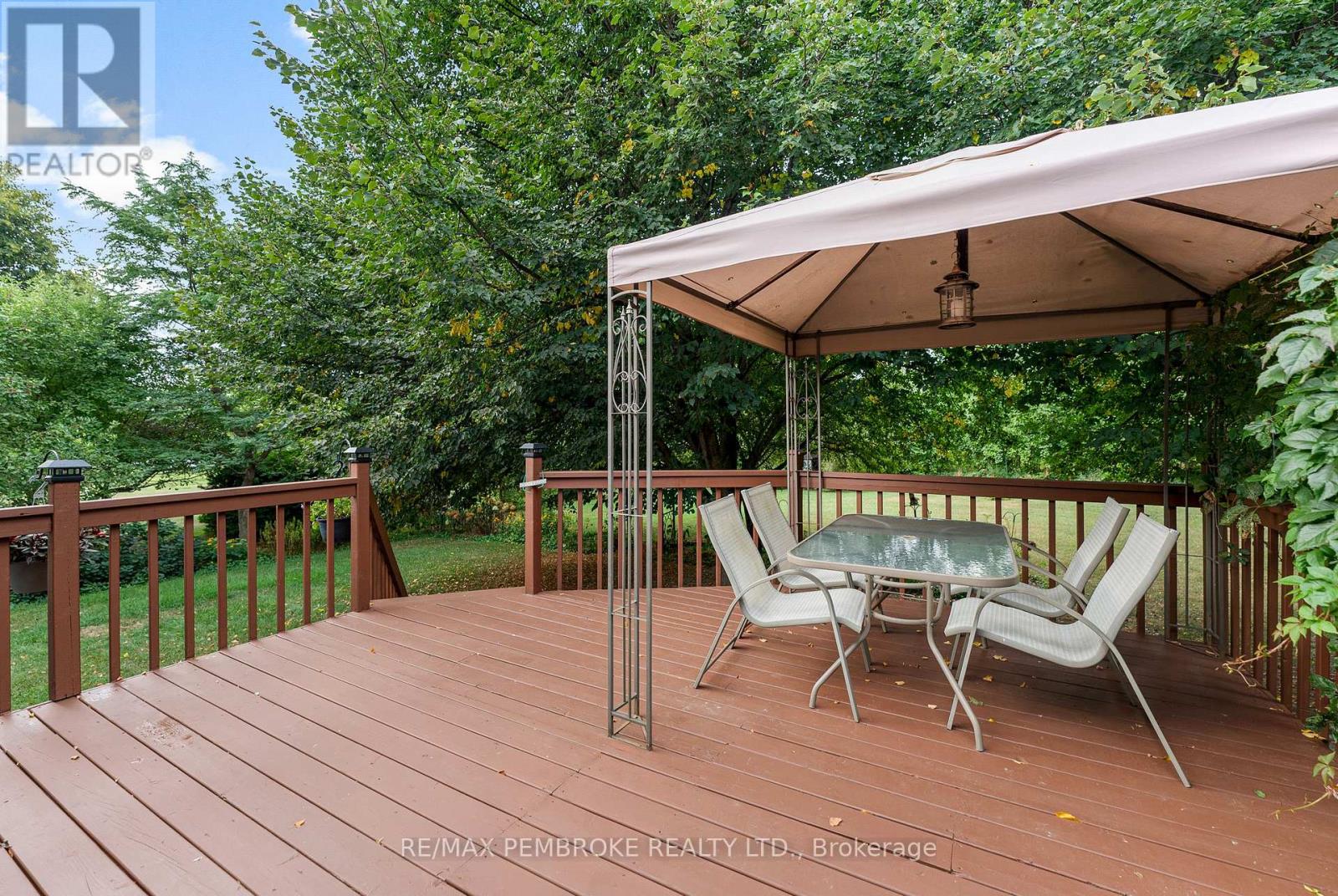 114 Stoneyfield Road, Laurentian Valley, Ontario  K8B 1B7 - Photo 44 - X12367015