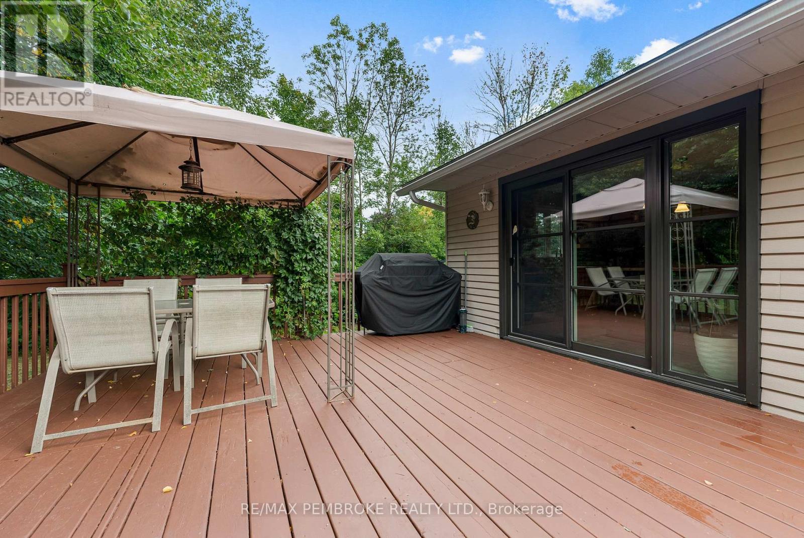 114 Stoneyfield Road, Laurentian Valley, Ontario  K8B 1B7 - Photo 45 - X12367015