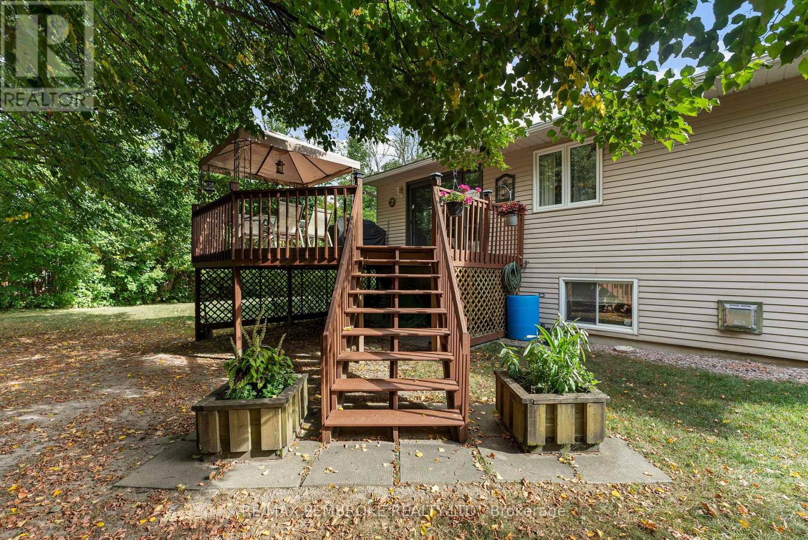114 Stoneyfield Road, Laurentian Valley, Ontario  K8B 1B7 - Photo 46 - X12367015