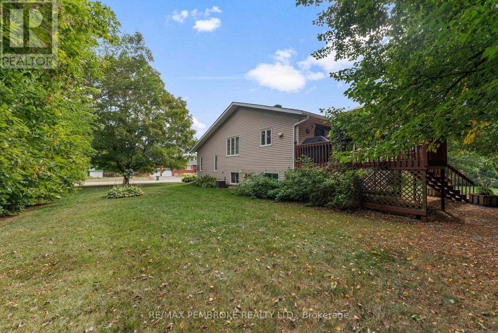 114 Stoneyfield Road, Laurentian Valley, Ontario  K8B 1B7 - Photo 48 - X12367015