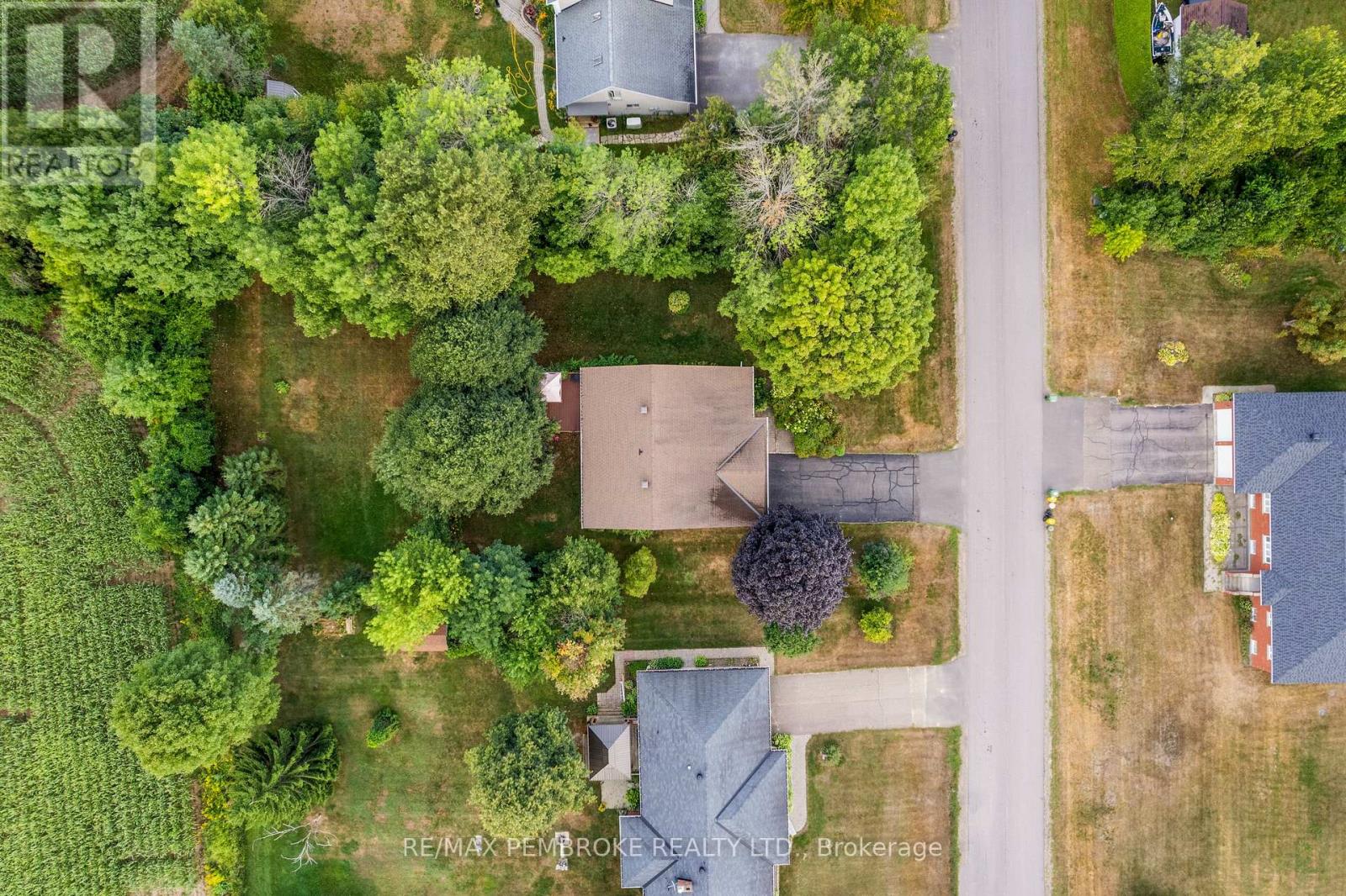 114 Stoneyfield Road, Laurentian Valley, Ontario  K8B 1B7 - Photo 5 - X12367015