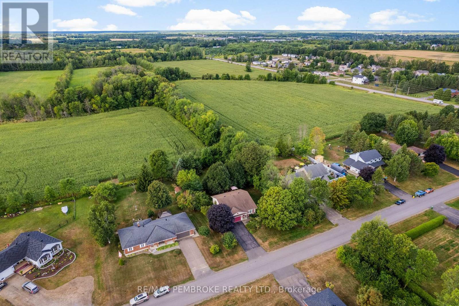 114 Stoneyfield Road, Laurentian Valley, Ontario  K8B 1B7 - Photo 8 - X12367015