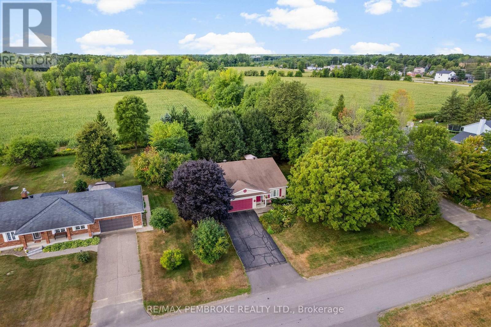 114 Stoneyfield Road, Laurentian Valley, Ontario  K8B 1B7 - Photo 9 - X12367015