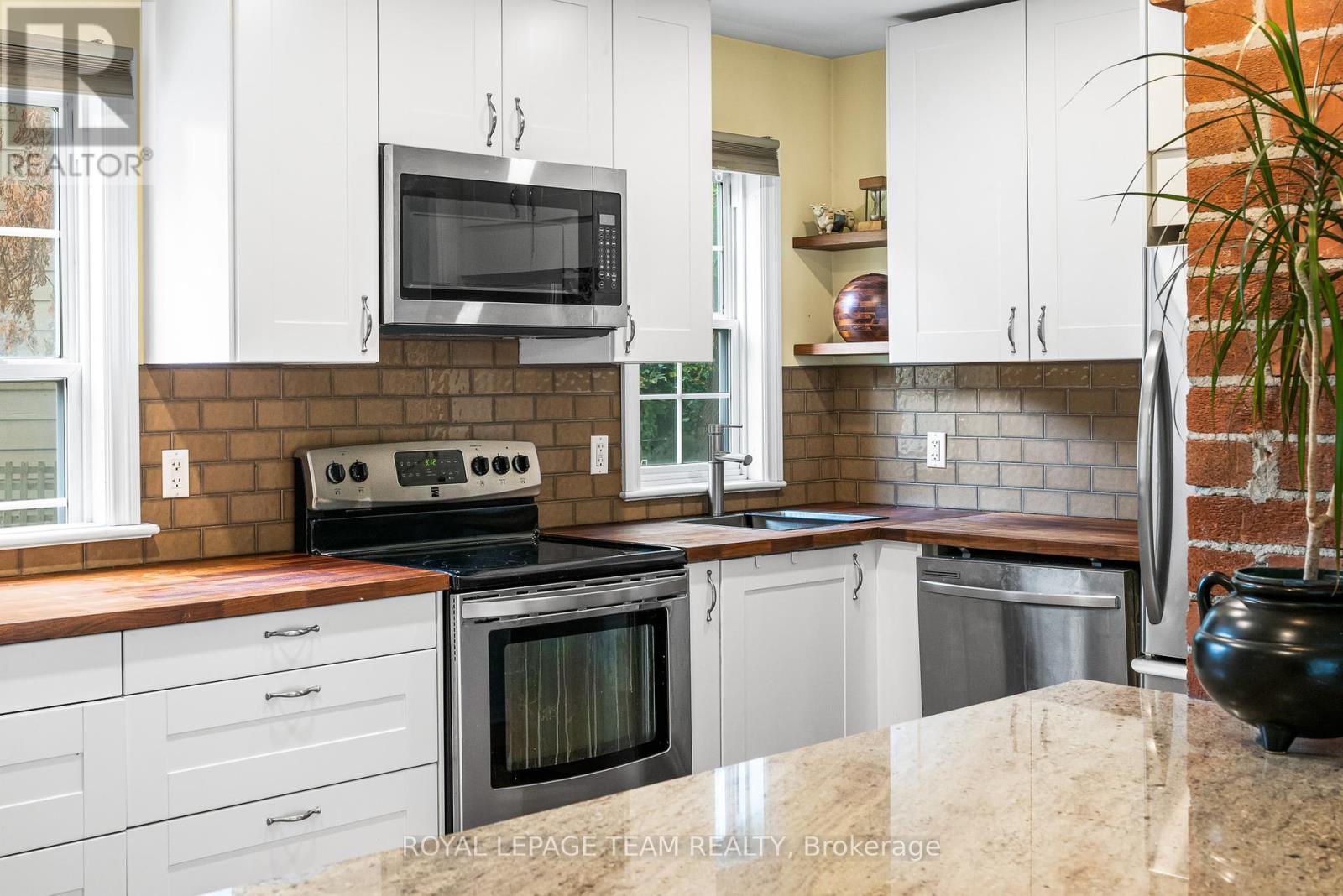 158 Anna Avenue, Ottawa, Ontario  K1Z 7V2 - Photo 10 - X12367007