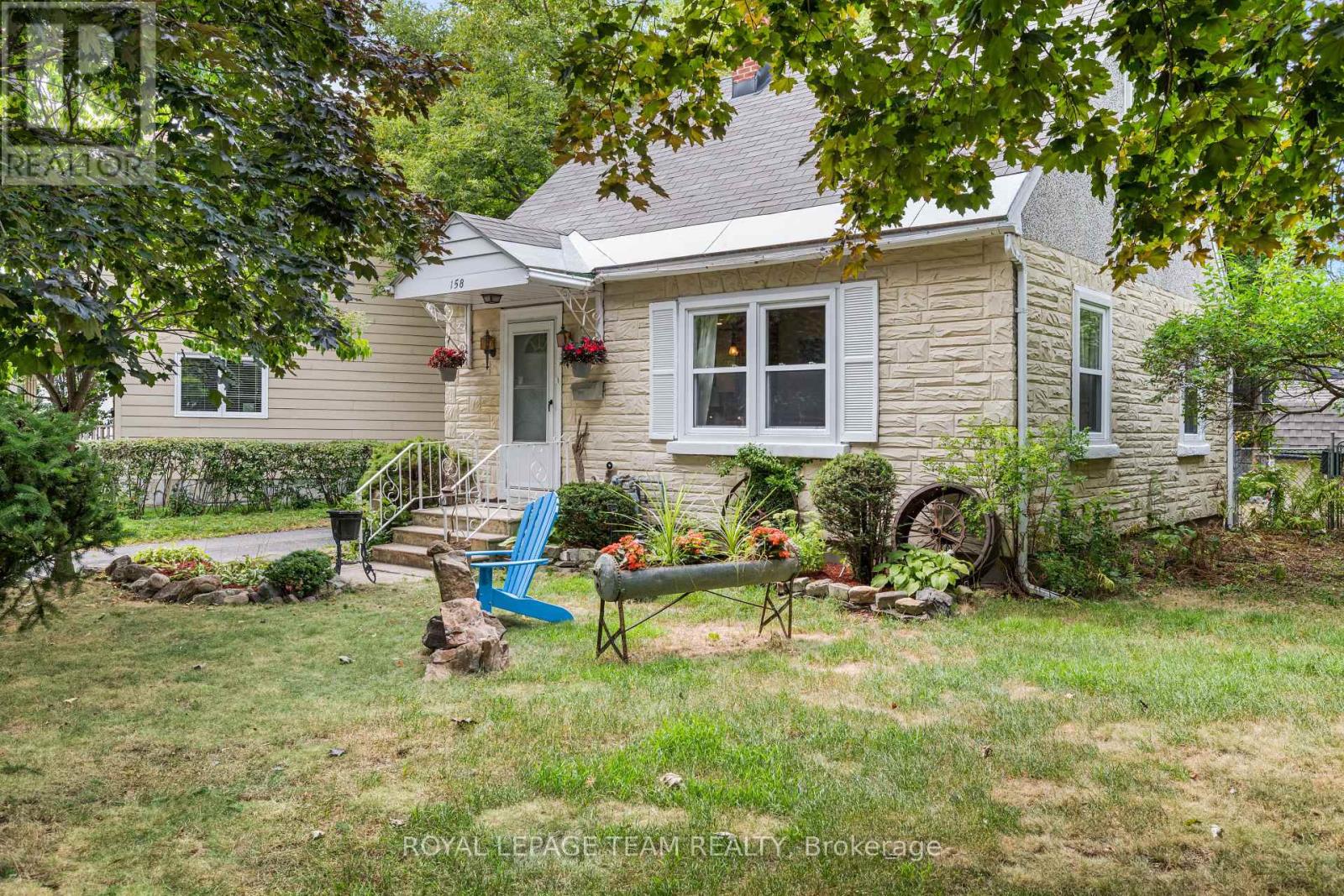 158 Anna Avenue, Ottawa, Ontario  K1Z 7V2 - Photo 3 - X12367007