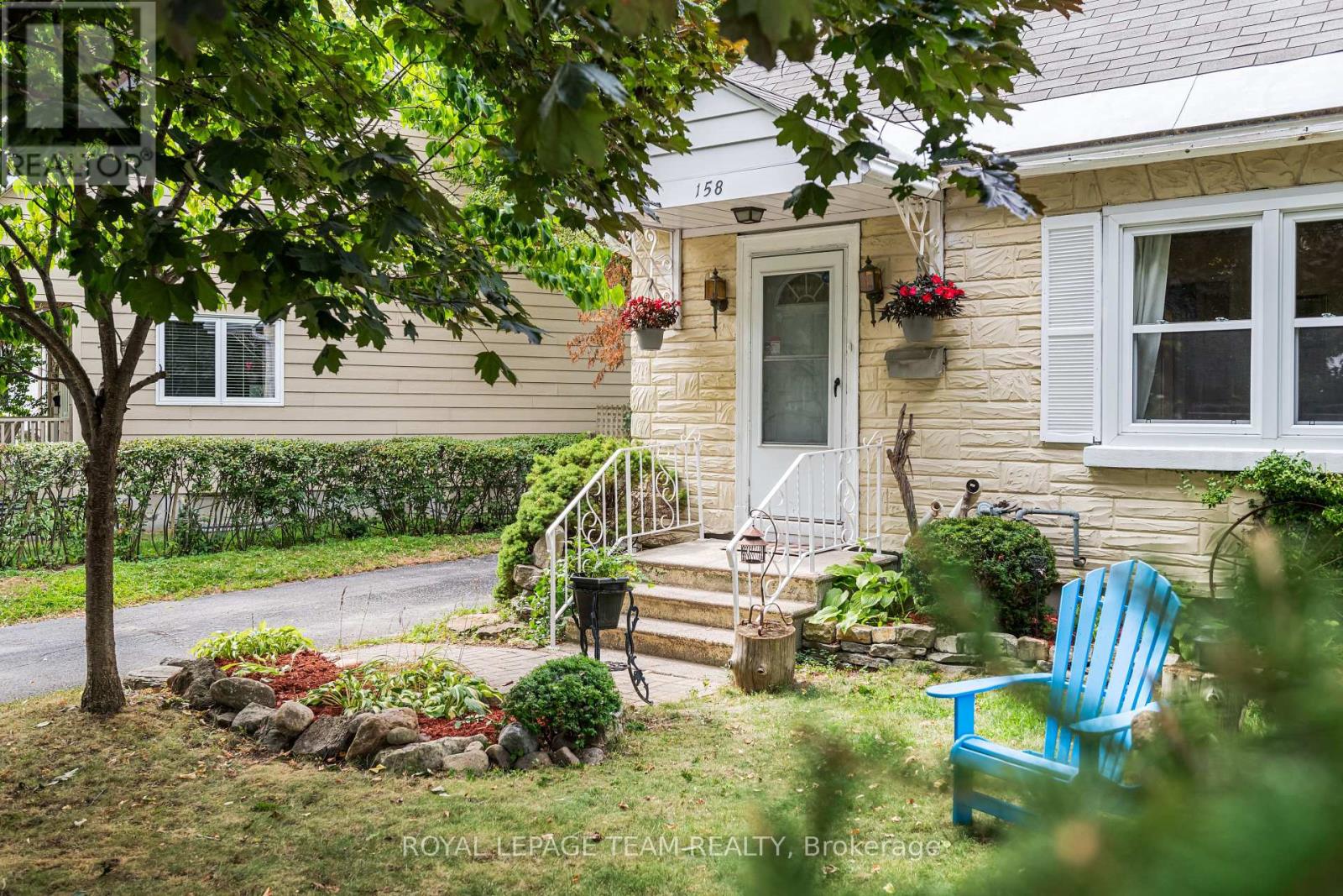 158 Anna Avenue, Ottawa, Ontario  K1Z 7V2 - Photo 4 - X12367007