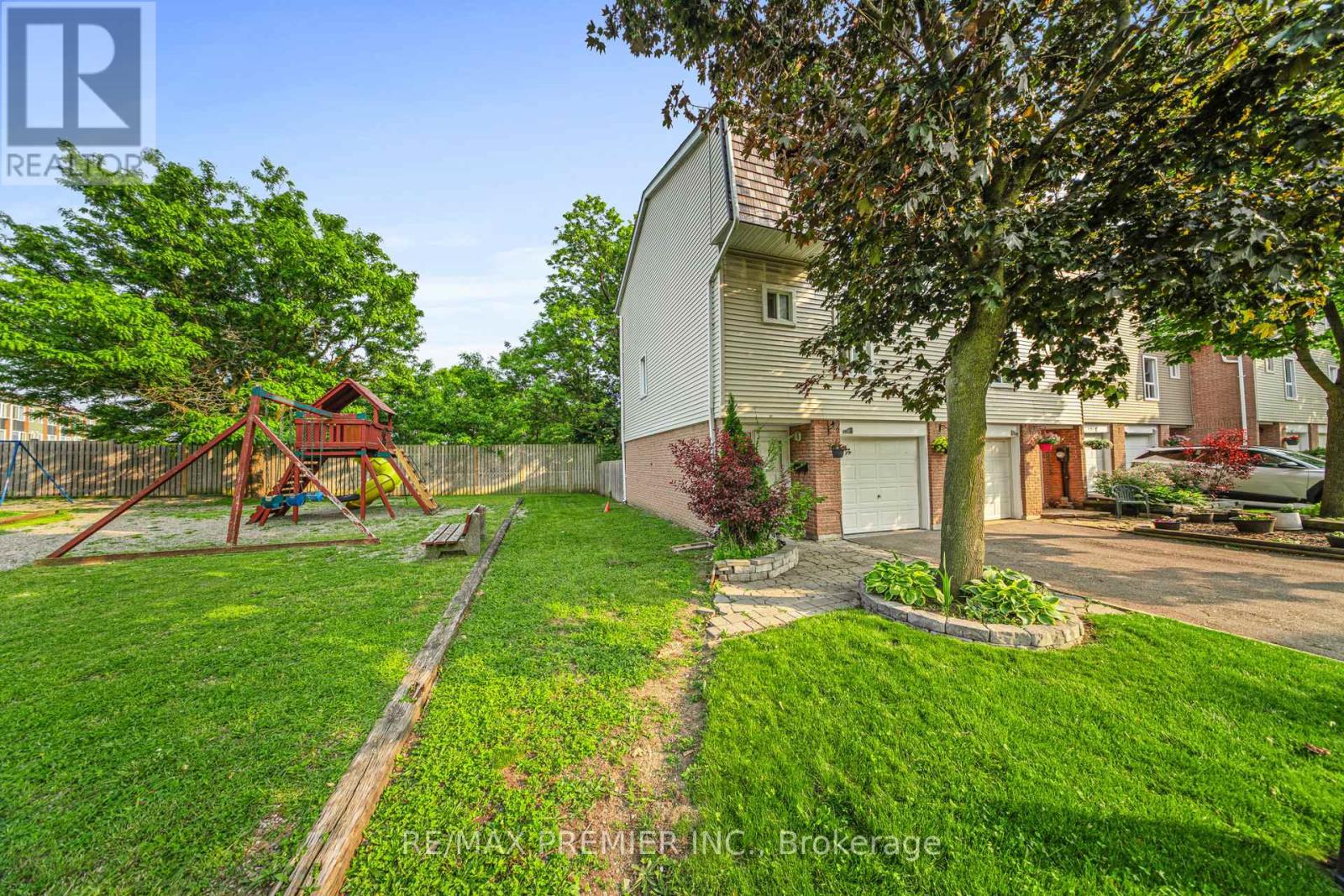120 Ellerslie Road, Brampton, Ontario  L6T 4C3 - Photo 2 - W12366886