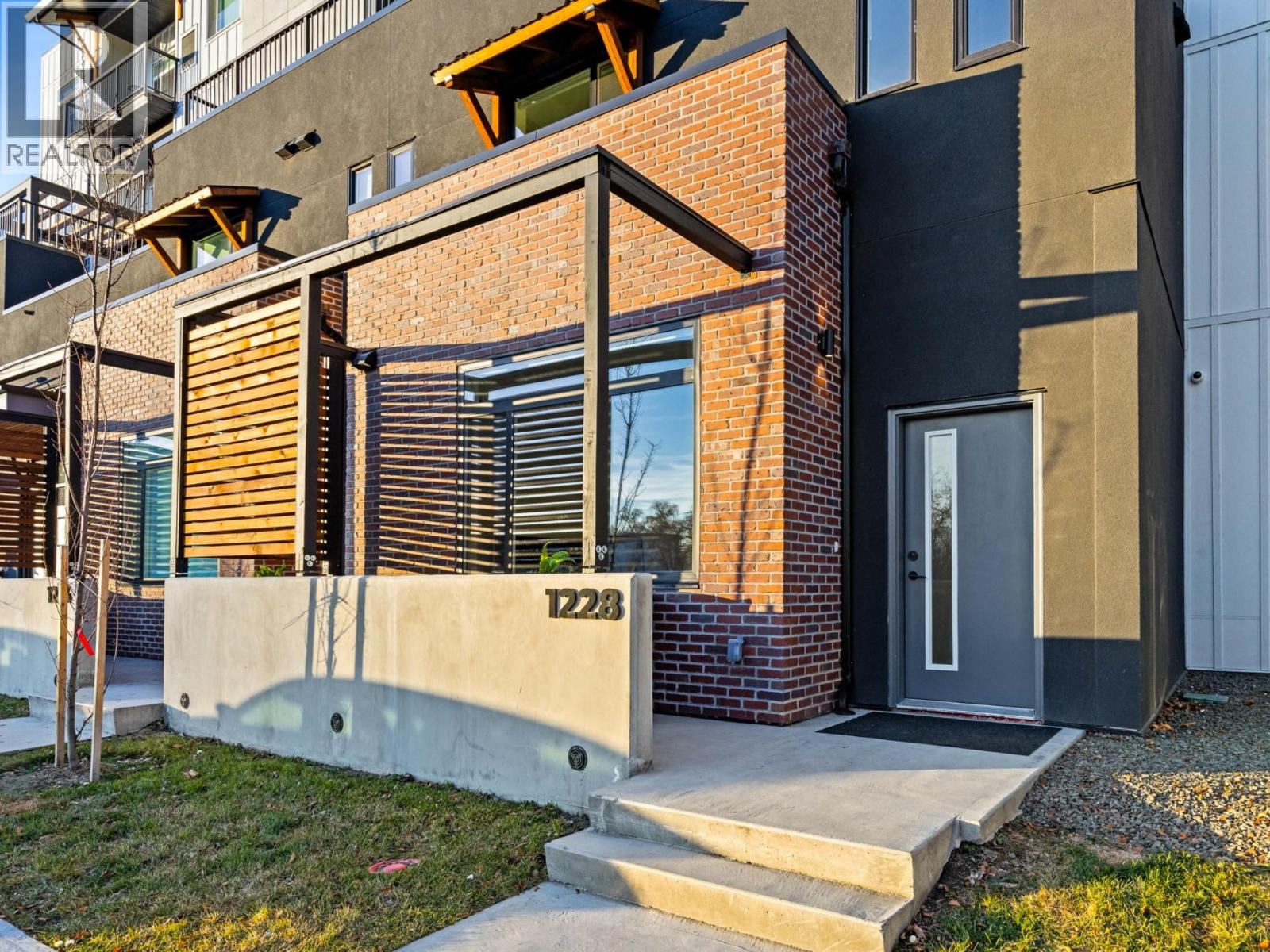 Property at 1228 Pacific Avenue image 3