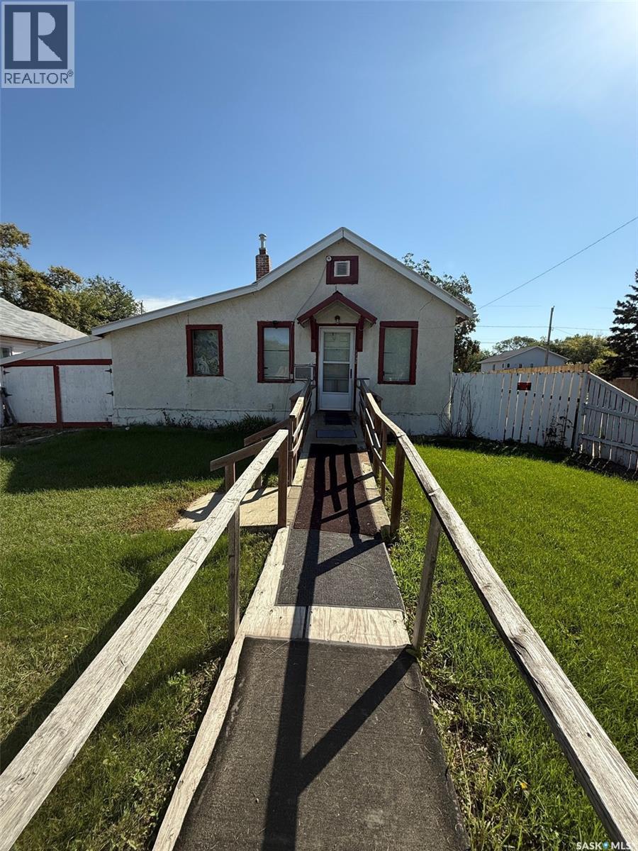 1202 108th Street, North Battleford, Saskatchewan  S9A 2B4 - Photo 2 - SK016792
