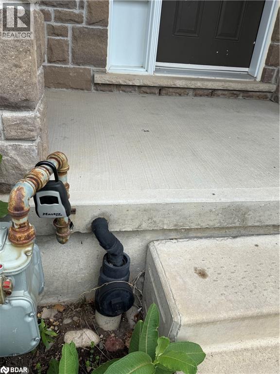 933 Zeller Crescent, Kitchener, Ontario  N2A 0C7 - Photo 2 - 40764069