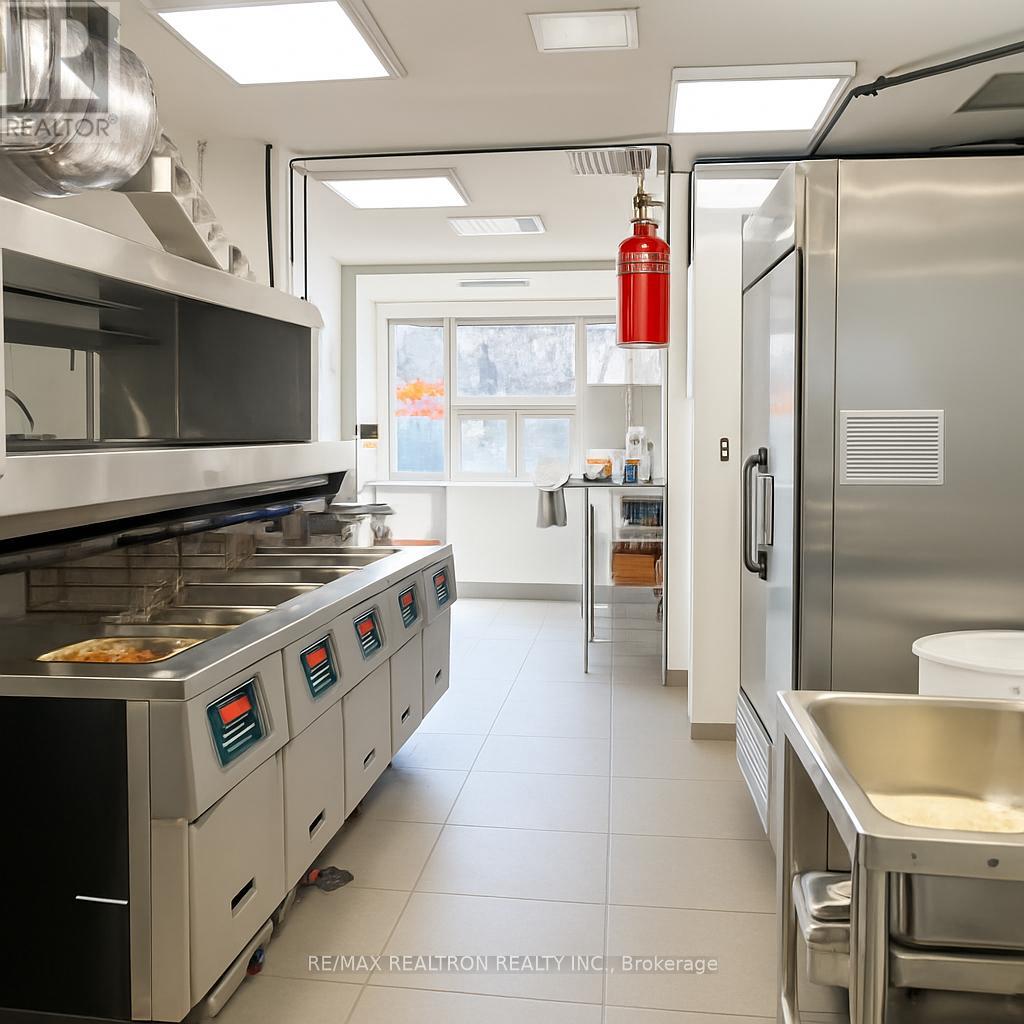 327 Atherley Road, Orillia, Ontario  L3V 1N8 - Photo 3 - S12366989