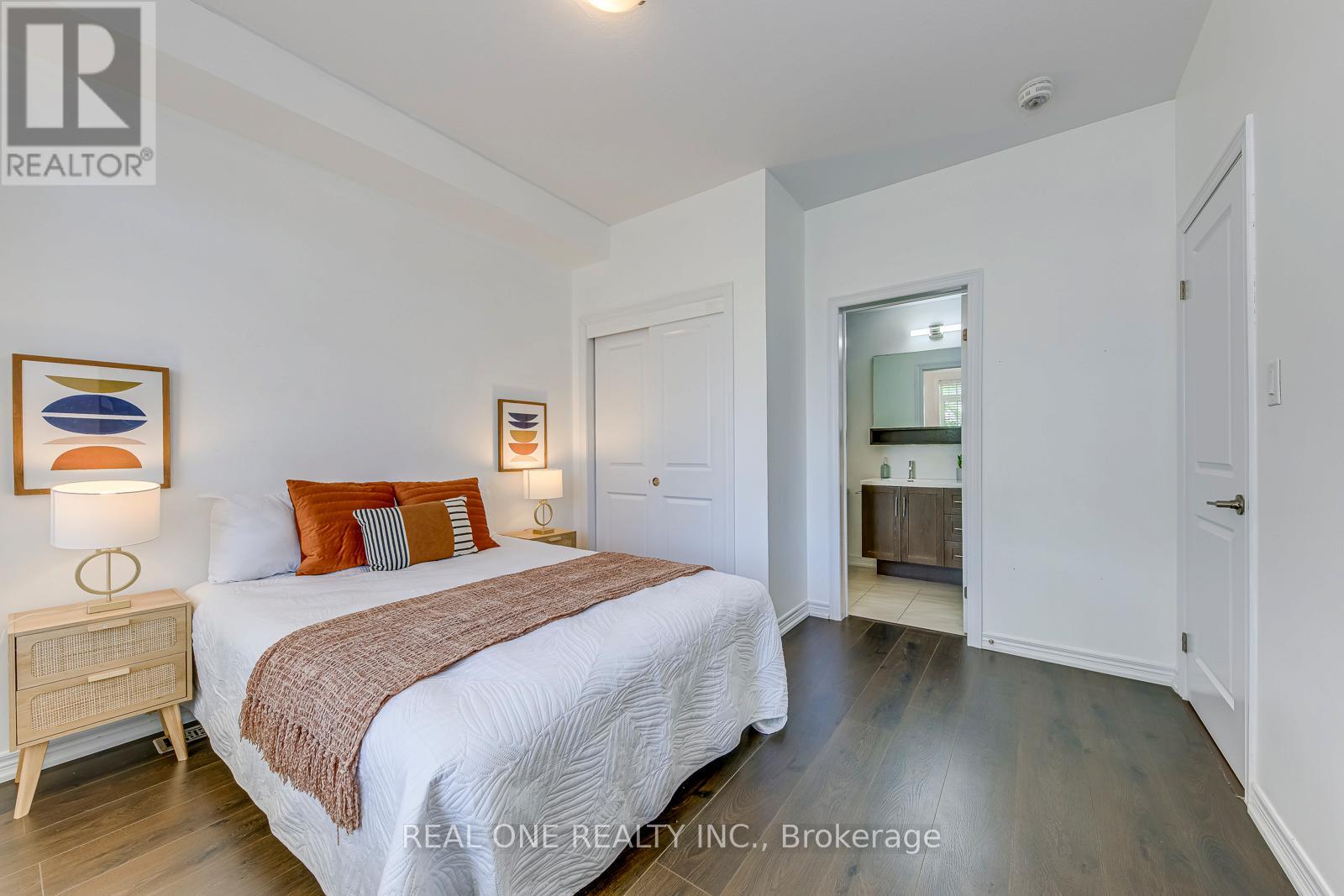3116 Postridge Drive, Oakville, Ontario  L6H 0P9 - Photo 7 - W12366964