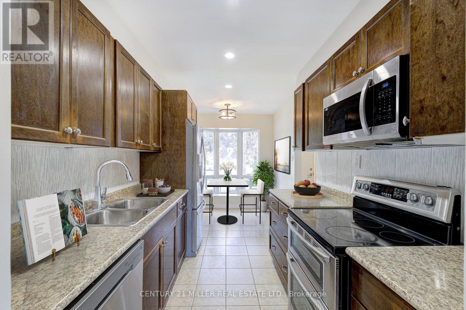 3045 Driftwood Drive, Burlington, Ontario  L7M 1X8 - Photo 10 - W12366978