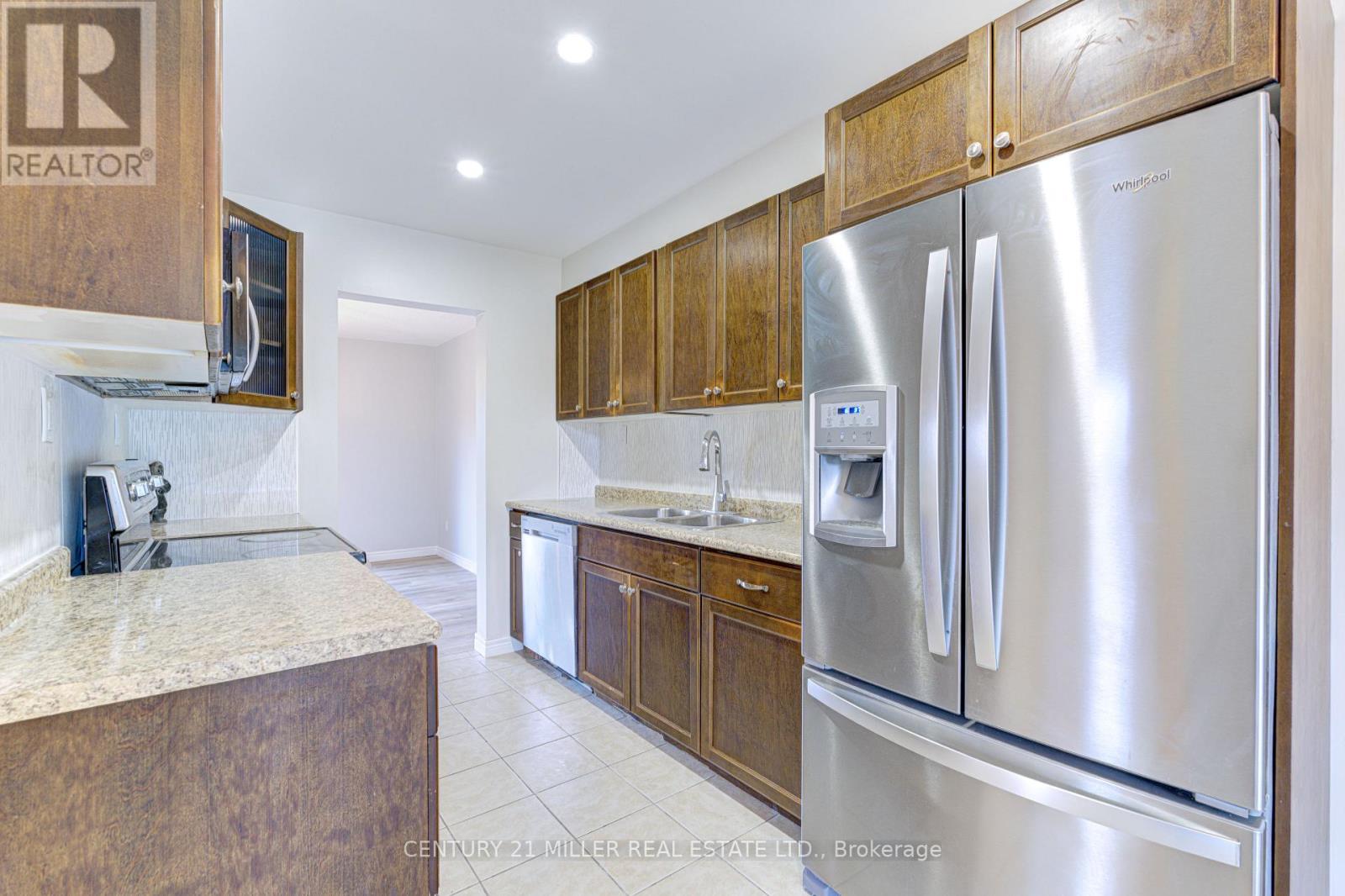 3045 Driftwood Drive, Burlington, Ontario  L7M 1X8 - Photo 12 - W12366978