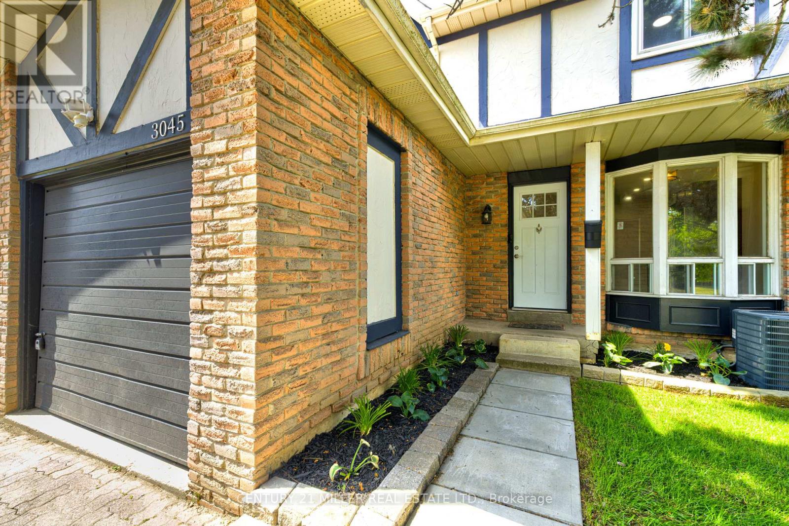 3045 Driftwood Drive, Burlington, Ontario  L7M 1X8 - Photo 3 - W12366978