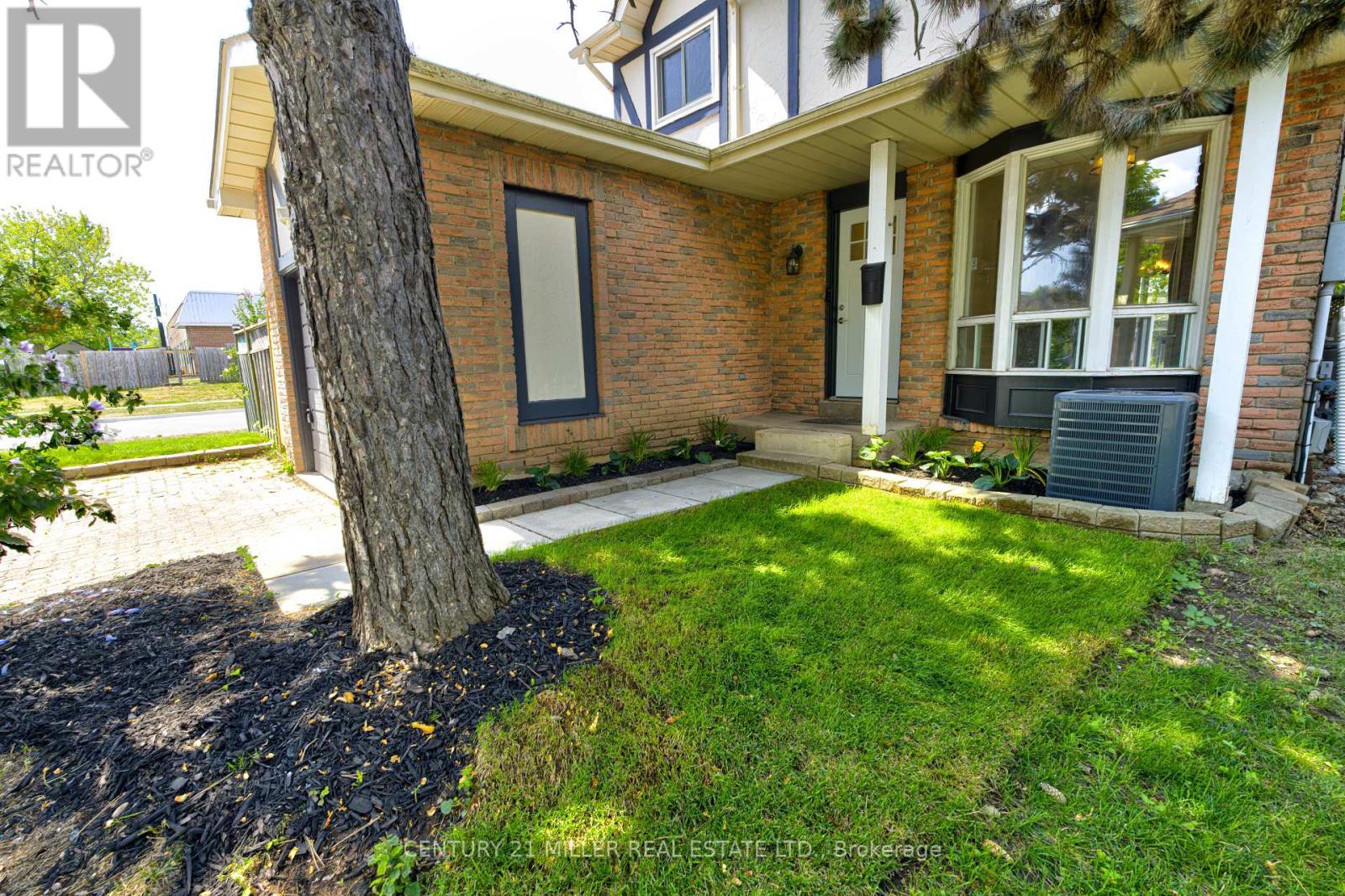 3045 Driftwood Drive, Burlington, Ontario  L7M 1X8 - Photo 5 - W12366978