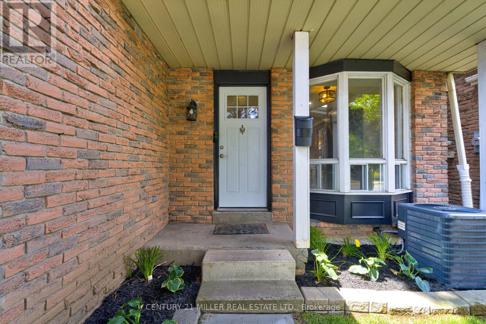 3045 Driftwood Drive, Burlington, Ontario  L7M 1X8 - Photo 6 - W12366978