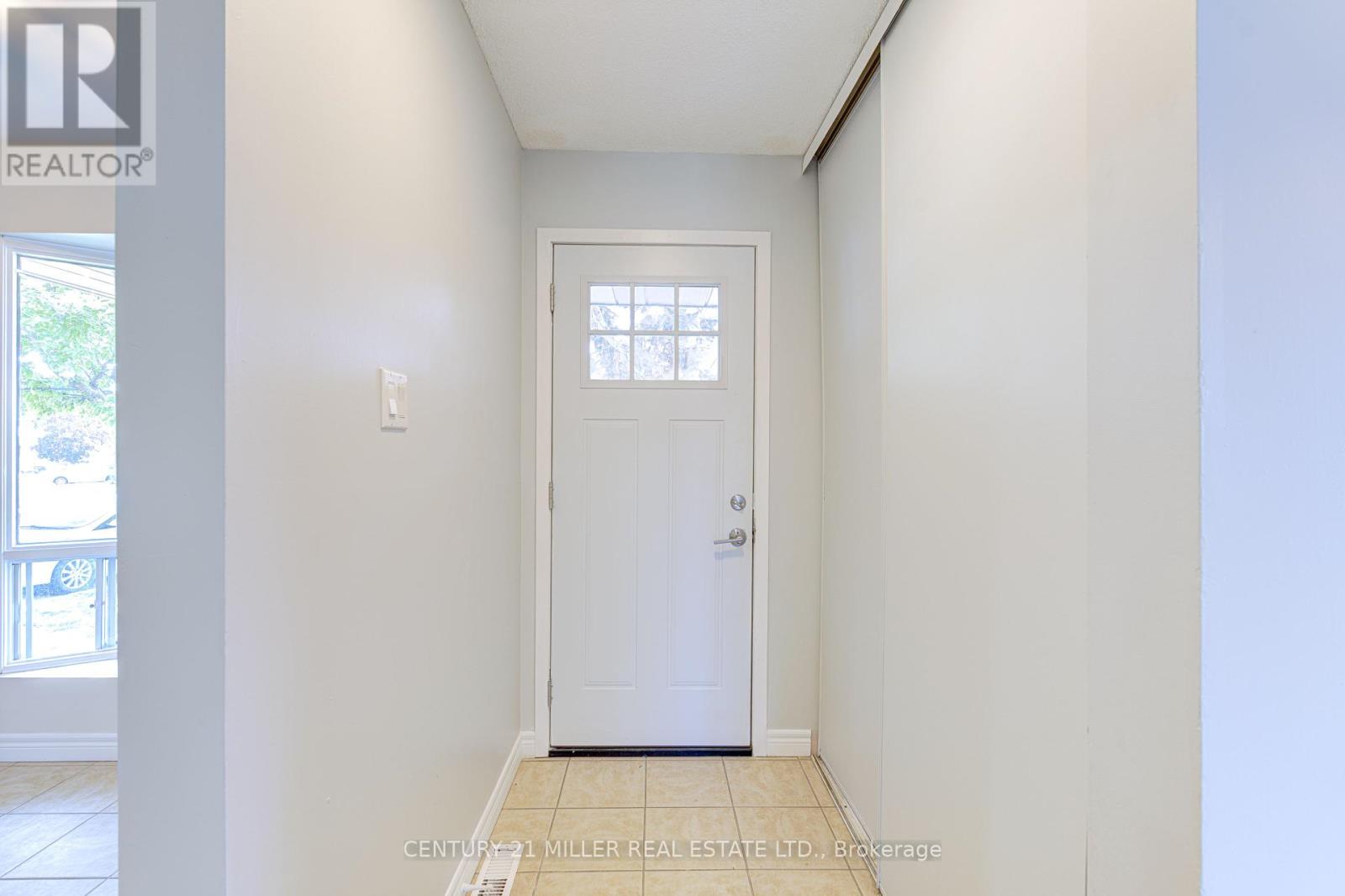 3045 Driftwood Drive, Burlington, Ontario  L7M 1X8 - Photo 8 - W12366978