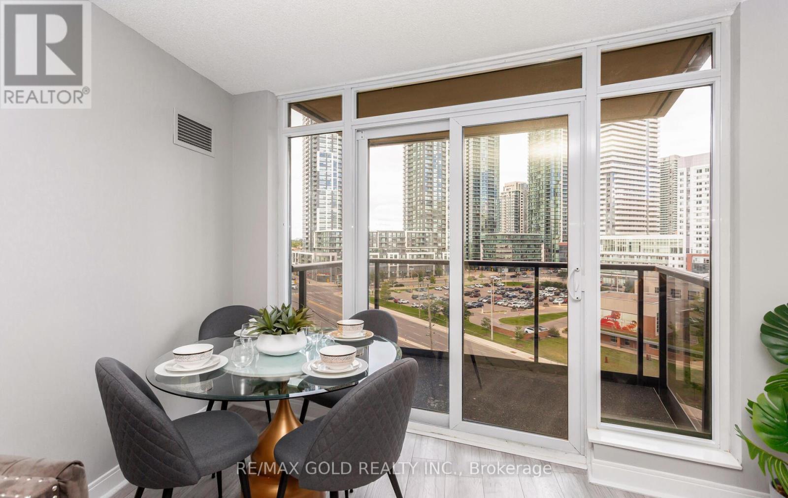 804 - 330 Burnhamthorpe Road, Mississauga, Ontario  L5R 1B8 - Photo 15 - W12367010