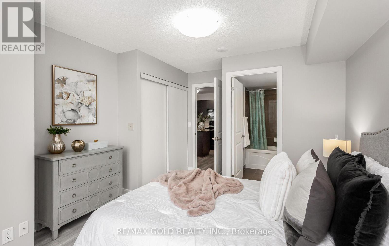 804 - 330 Burnhamthorpe Road, Mississauga, Ontario  L5R 1B8 - Photo 26 - W12367010