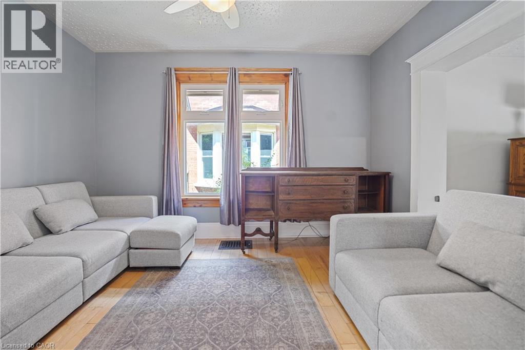 Property at 58 PANDORA Avenue N image 5