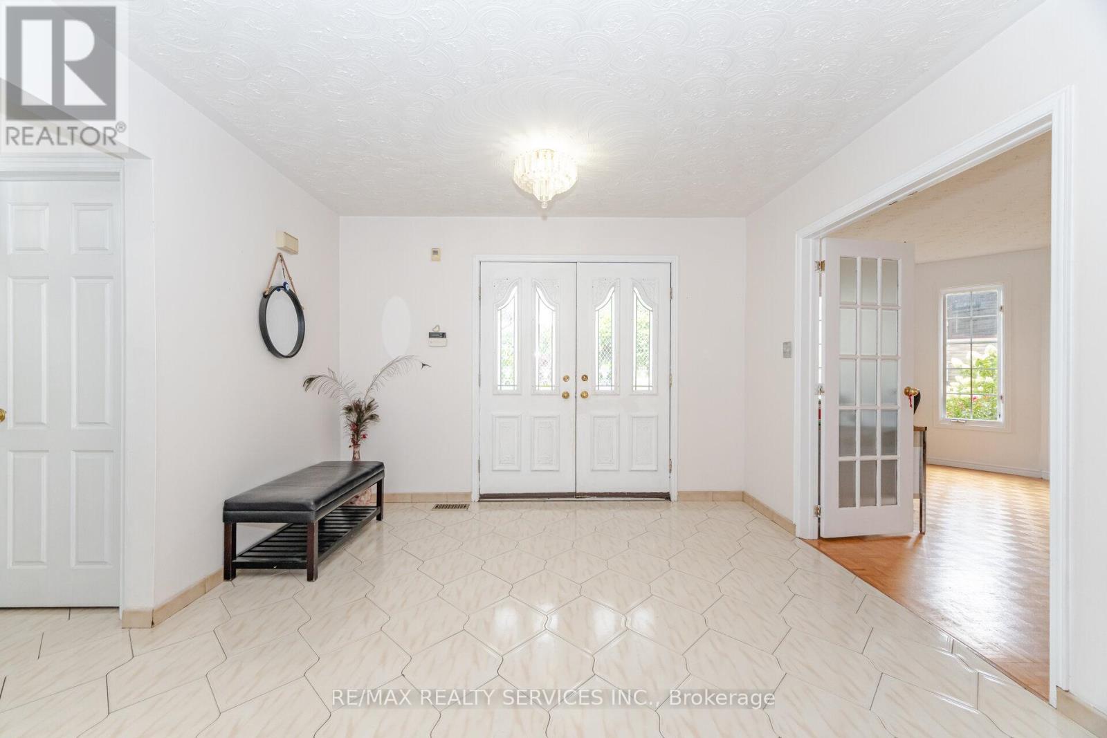 Property at 2 MORNINGSTAR COURT image 4