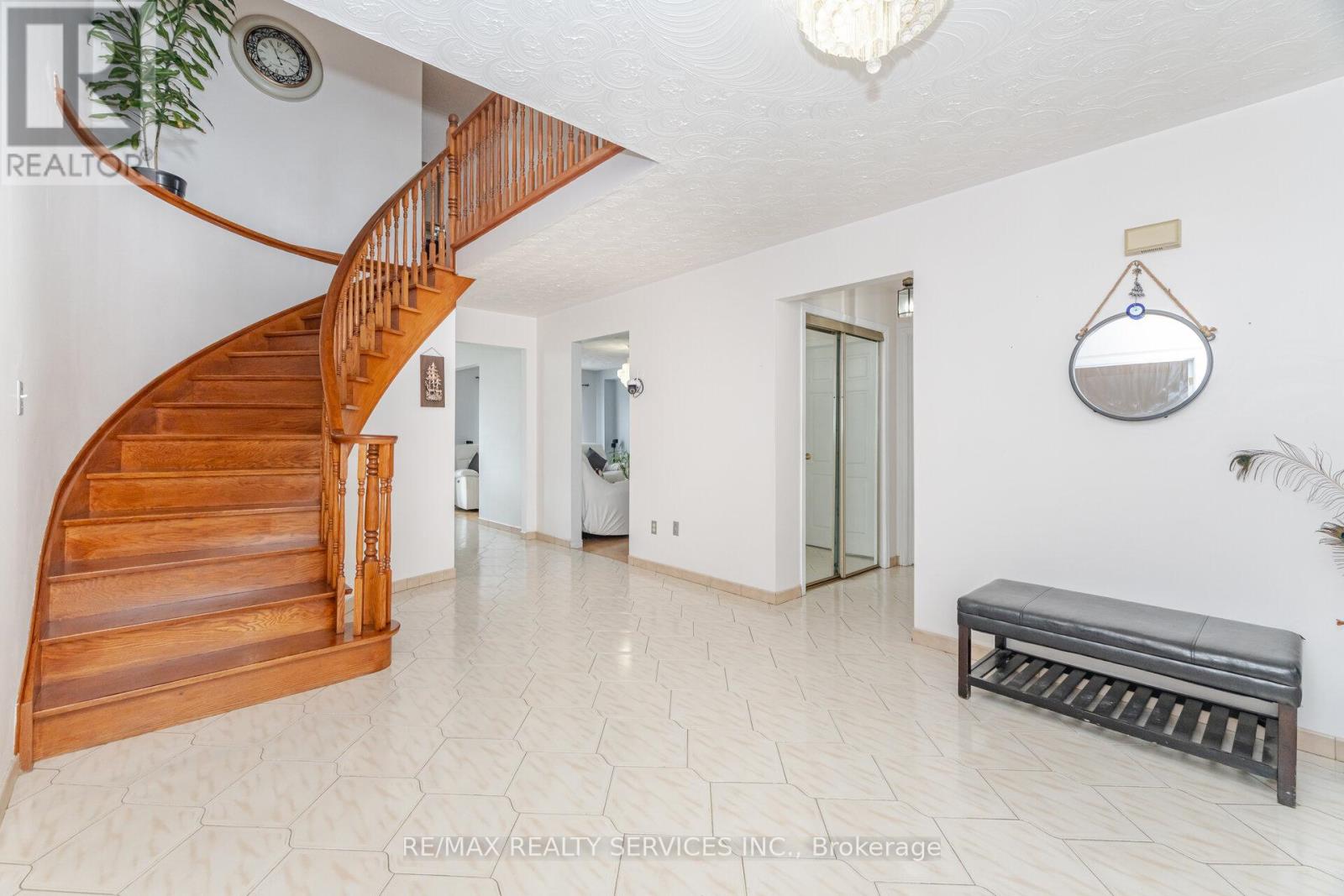 Property at 2 MORNINGSTAR COURT image 5