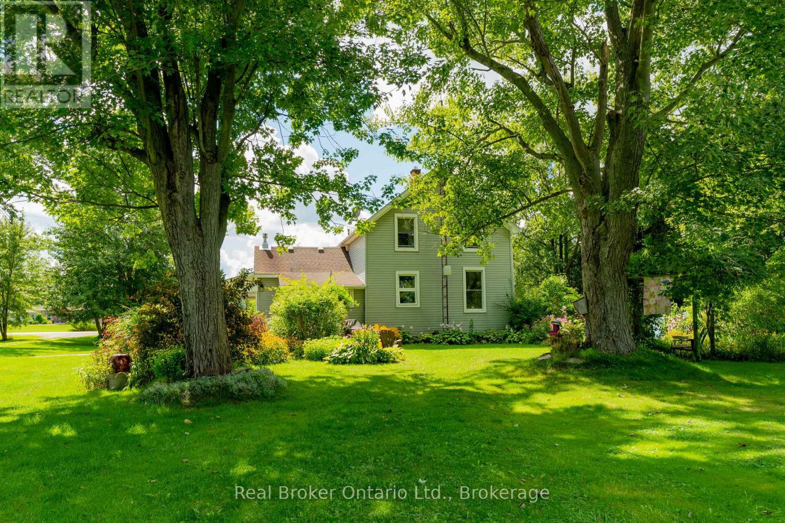 21266 Thames Road, Southwest Middlesex, Ontario  N0L 1A0 - Photo 11 - X12367061