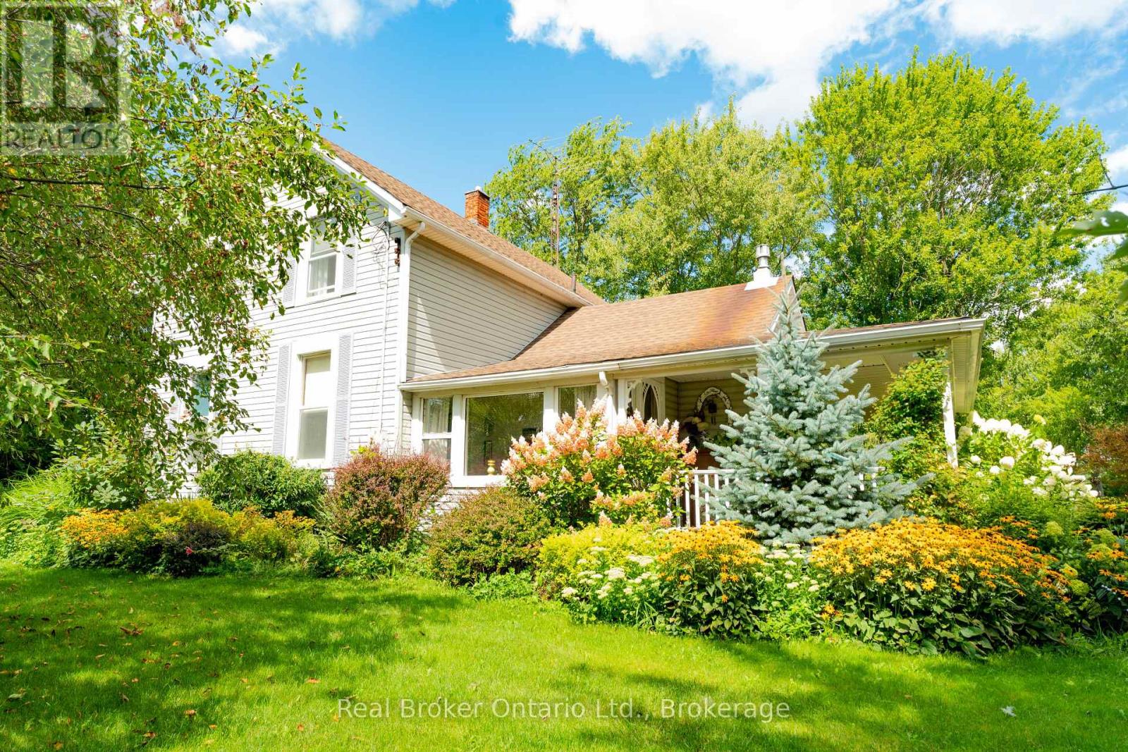 21266 Thames Road, Southwest Middlesex, Ontario  N0L 1A0 - Photo 12 - X12367061