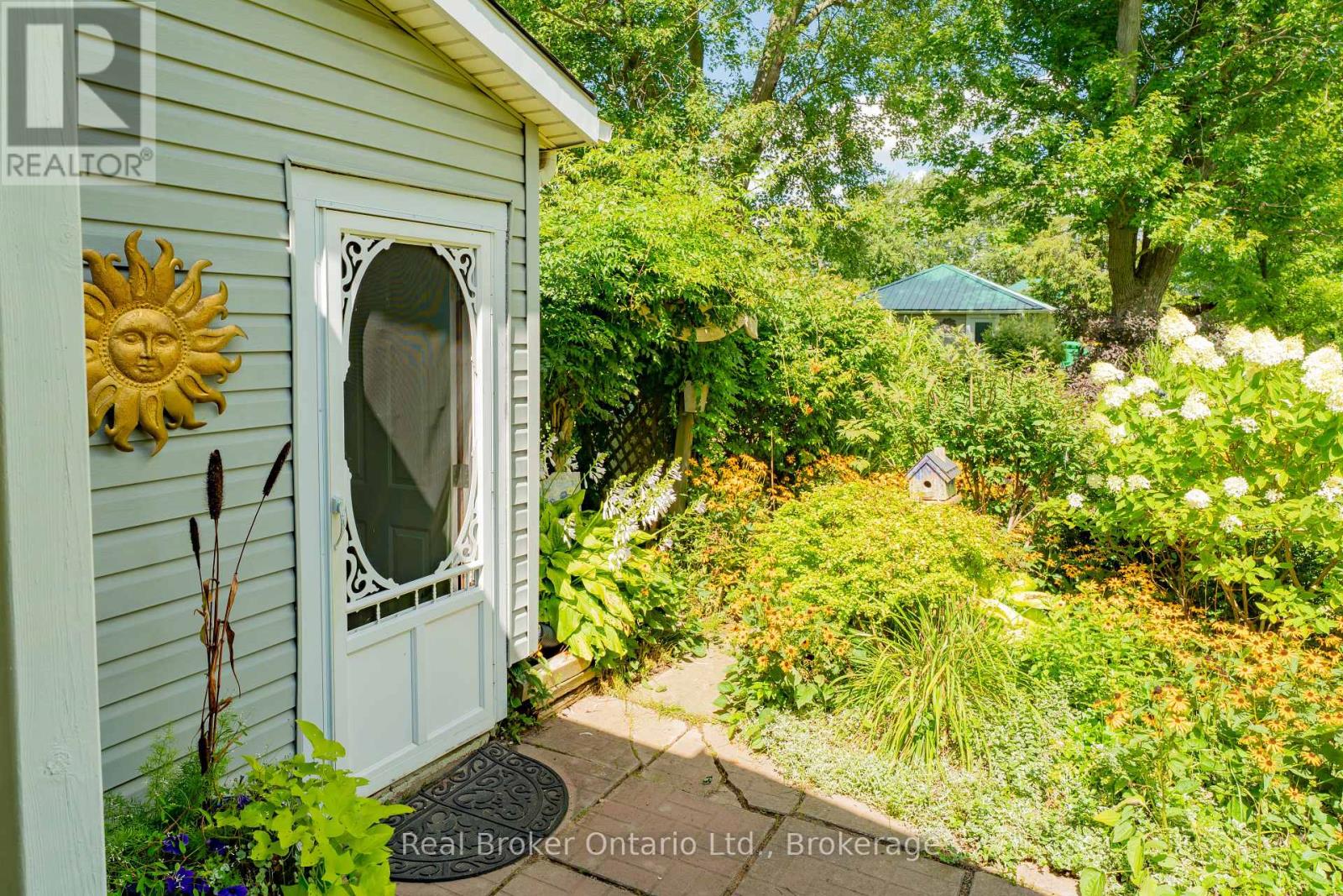 21266 Thames Road, Southwest Middlesex, Ontario  N0L 1A0 - Photo 37 - X12367061