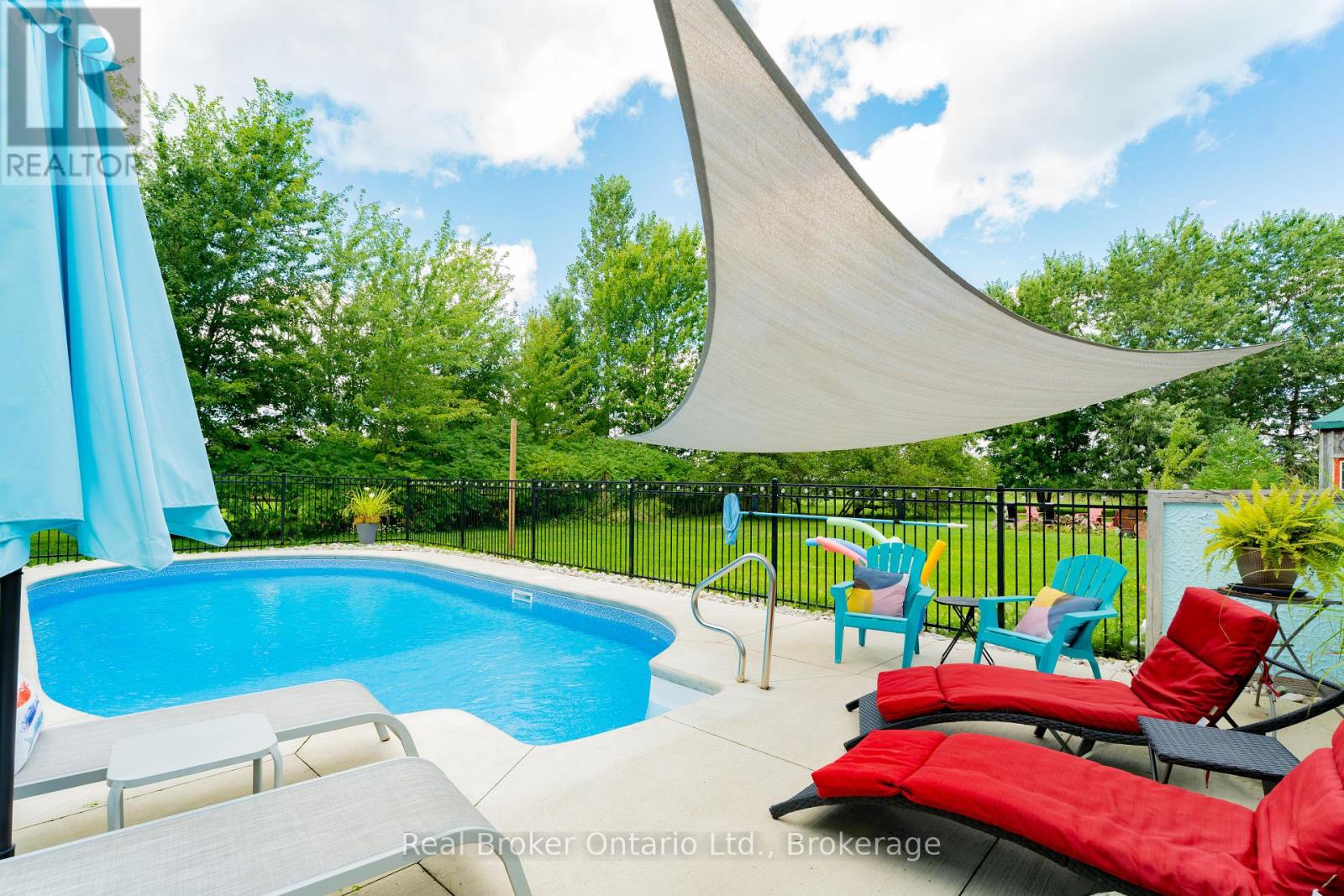 21266 Thames Road, Southwest Middlesex, Ontario  N0L 1A0 - Photo 39 - X12367061