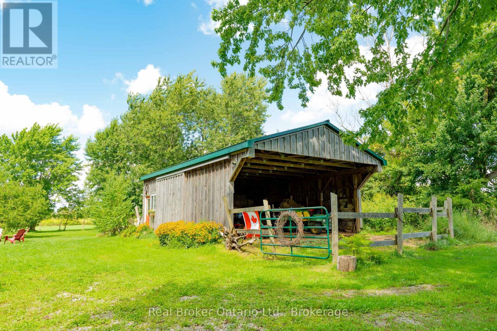 21266 Thames Road, Southwest Middlesex, Ontario  N0L 1A0 - Photo 41 - X12367061