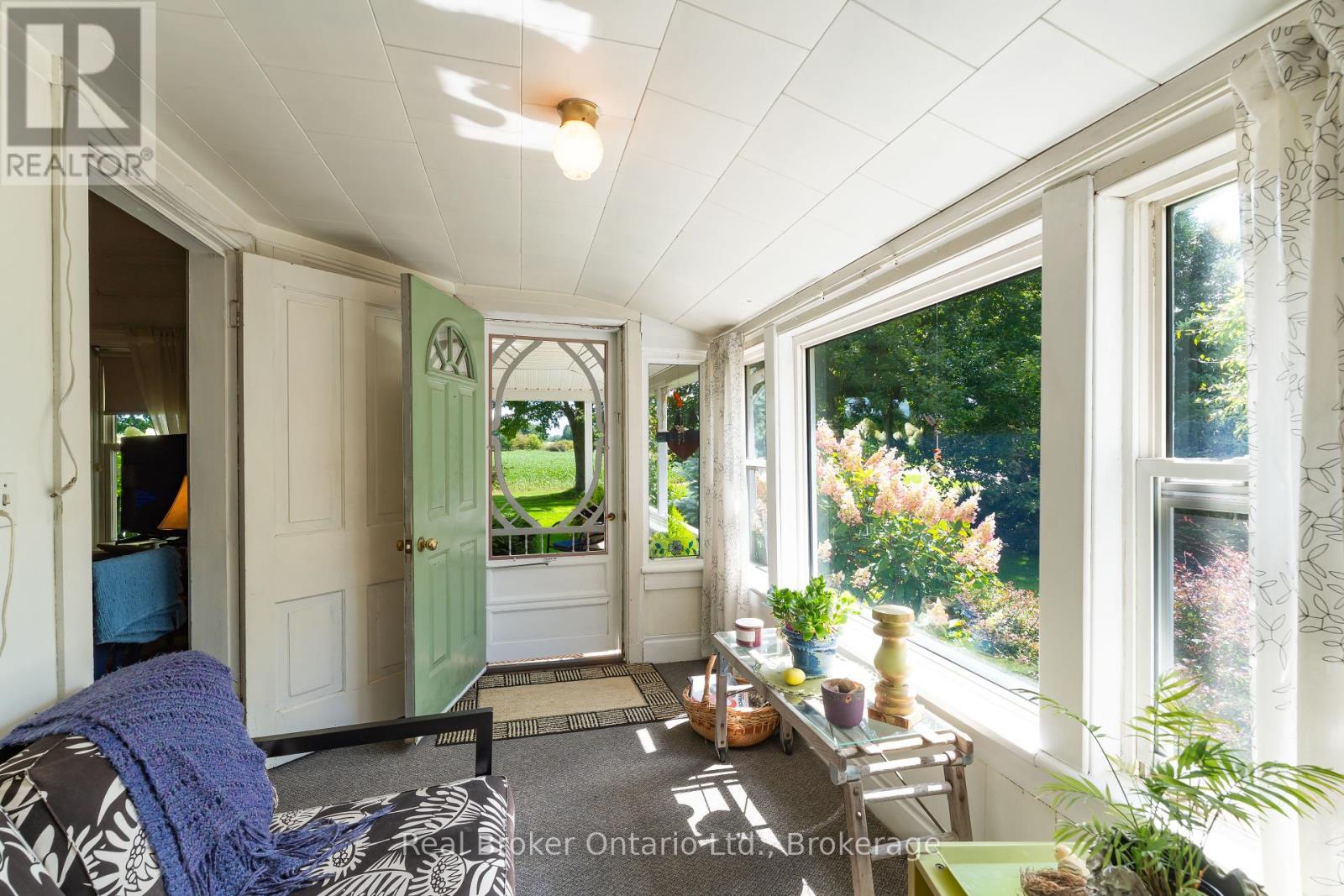 21266 Thames Road, Southwest Middlesex, Ontario  N0L 1A0 - Photo 16 - X12367064