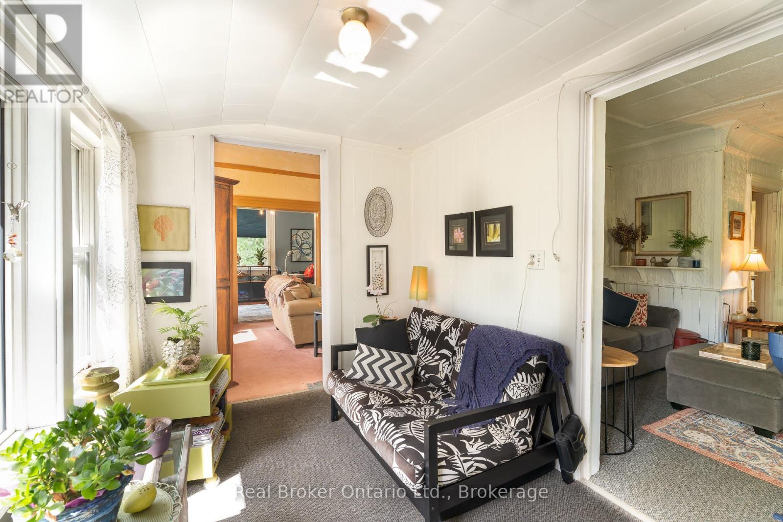 21266 Thames Road, Southwest Middlesex, Ontario  N0L 1A0 - Photo 17 - X12367064