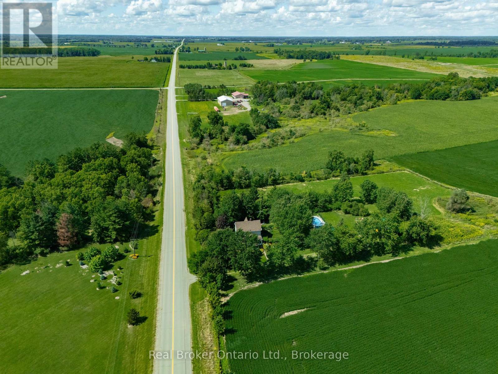 21266 Thames Road, Southwest Middlesex, Ontario  N0L 1A0 - Photo 4 - X12367064