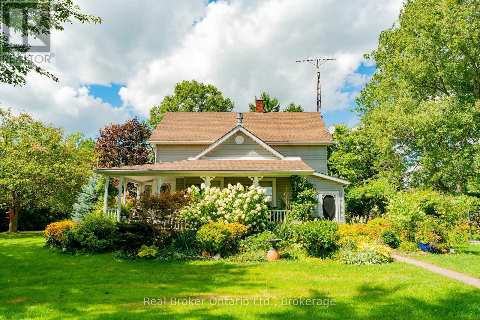 21266 Thames Road, Southwest Middlesex, Ontario  N0L 1A0 - Photo 8 - X12367064