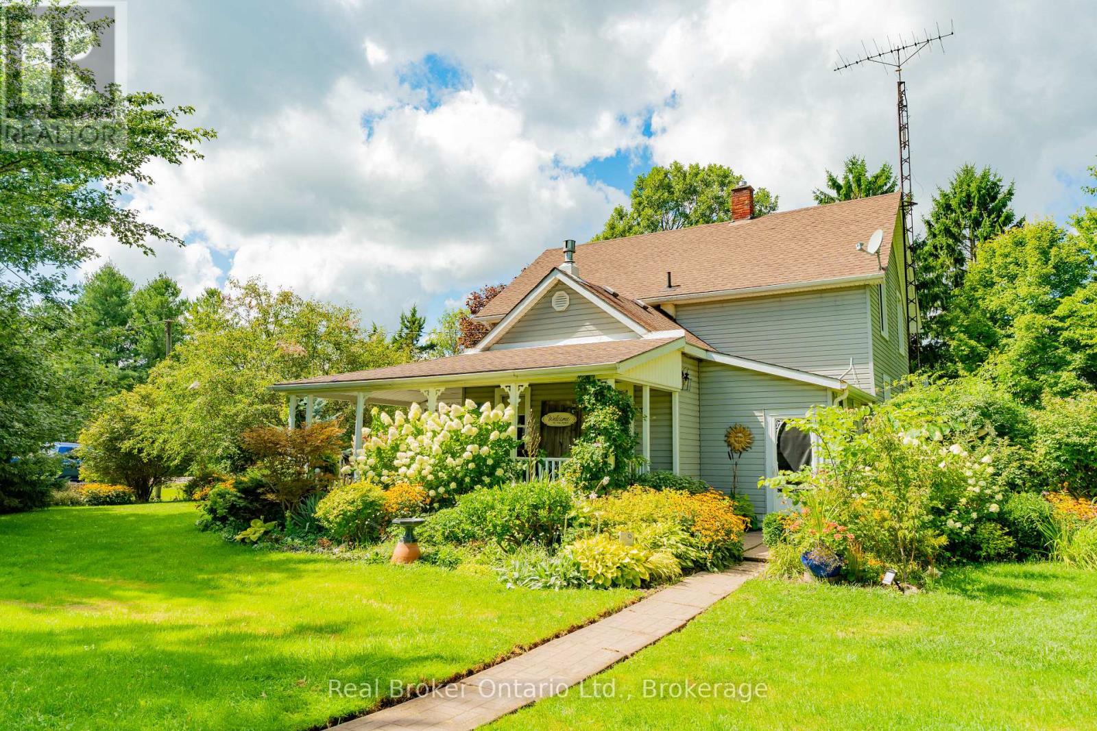 21266 Thames Road, Southwest Middlesex, Ontario  N0L 1A0 - Photo 9 - X12367064