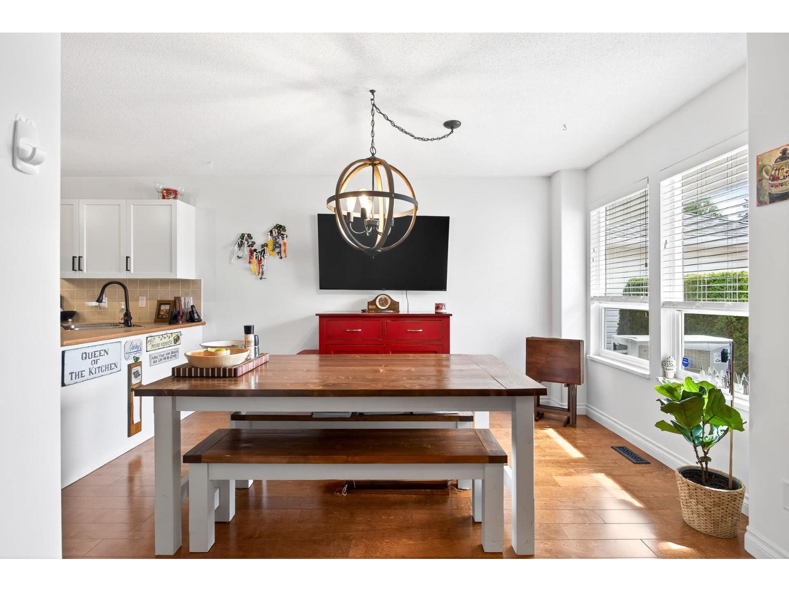 Property at 27 21928 48 AVENUE image 3