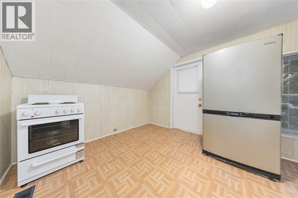 142 Napier Street, Sarnia, Ontario  N7T 6E6 - Photo 11 - 25019010