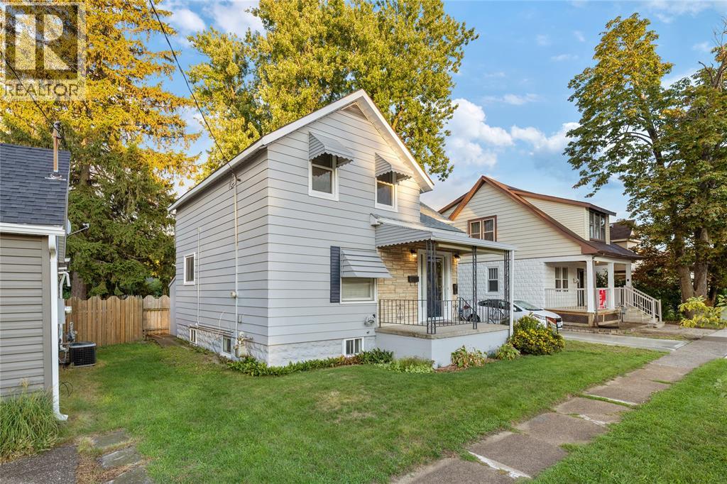 142 Napier Street, Sarnia, Ontario  N7T 6E6 - Photo 3 - 25019010