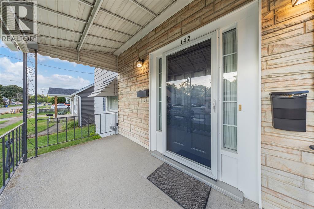 142 Napier Street, Sarnia, Ontario  N7T 6E6 - Photo 4 - 25019010