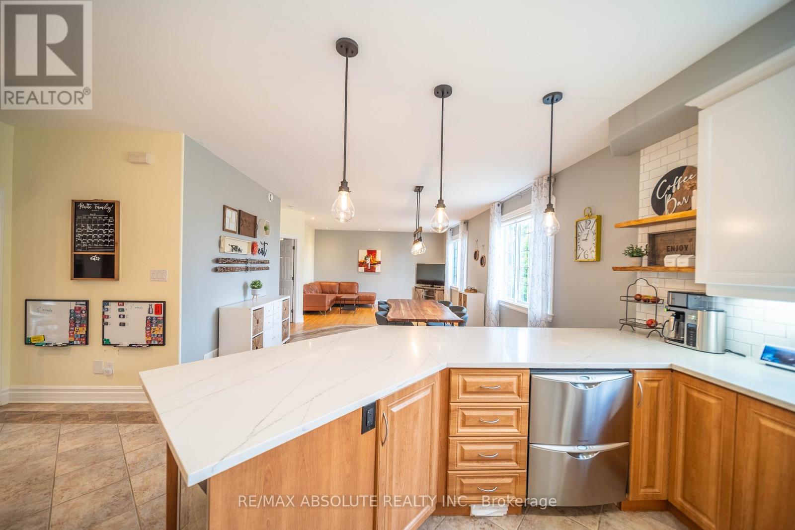 735 St Thomas Road, Russell, Ontario  K0A 1W0 - Photo 10 - X12366557