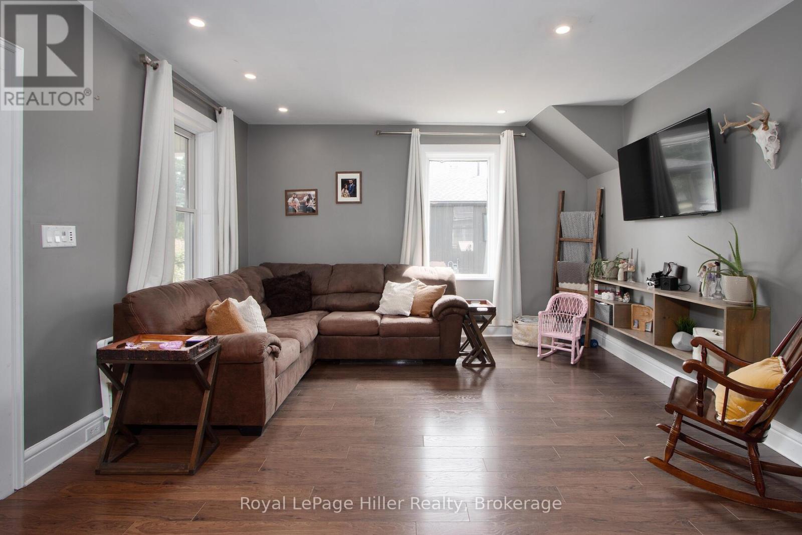 53 George Street E, Huron East, Ontario  N0K 1W0 - Photo 11 - X12367073