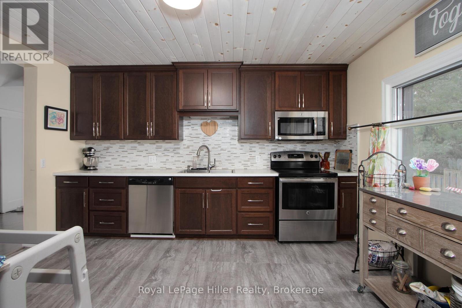 53 George Street E, Huron East, Ontario  N0K 1W0 - Photo 19 - X12367073
