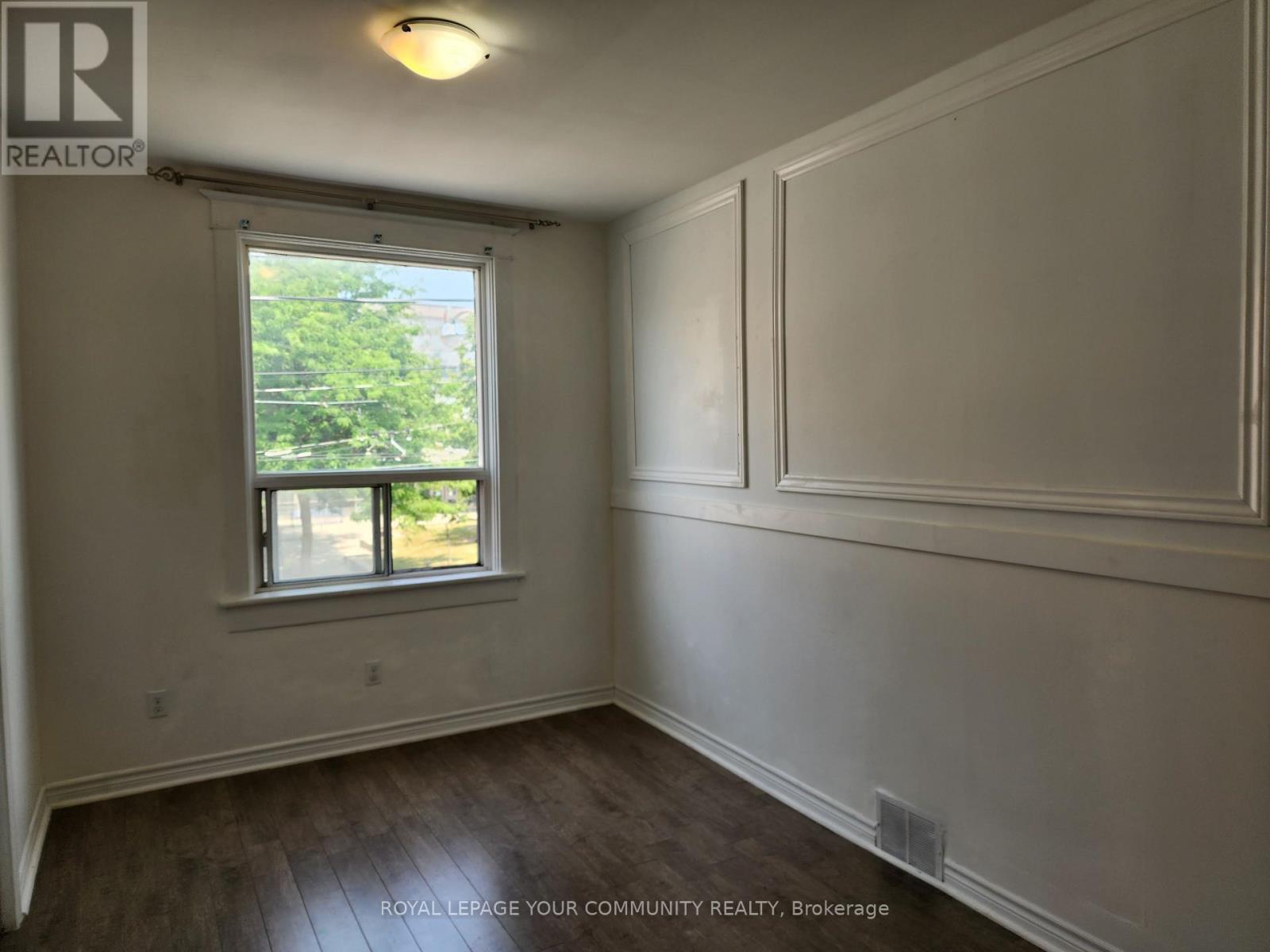Upper Floor - 1075 Gerrard Street E, Toronto, Ontario  M4M 1Z9 - Photo 12 - E12326731