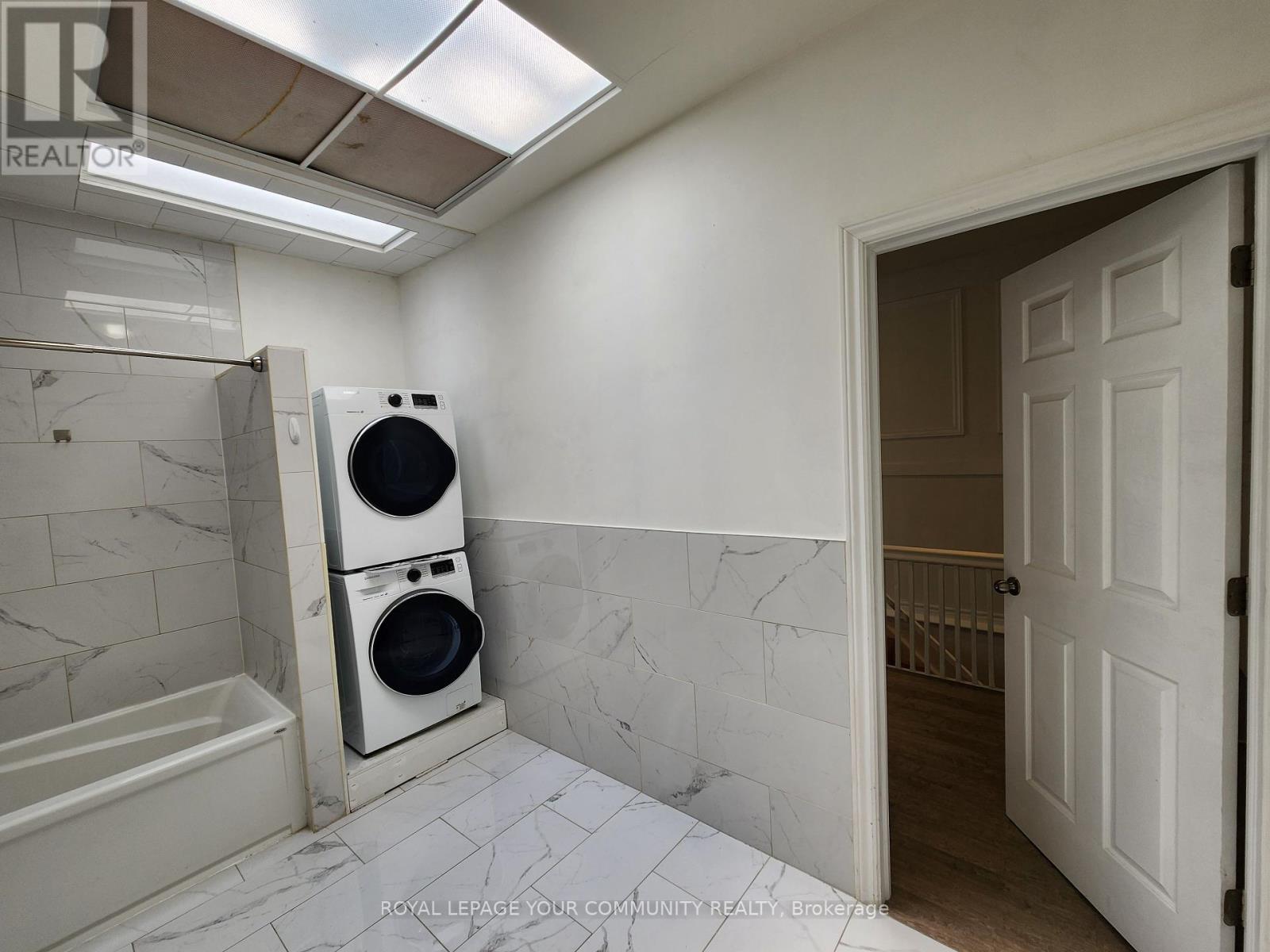 Upper Floor - 1075 Gerrard Street E, Toronto, Ontario  M4M 1Z9 - Photo 18 - E12326731