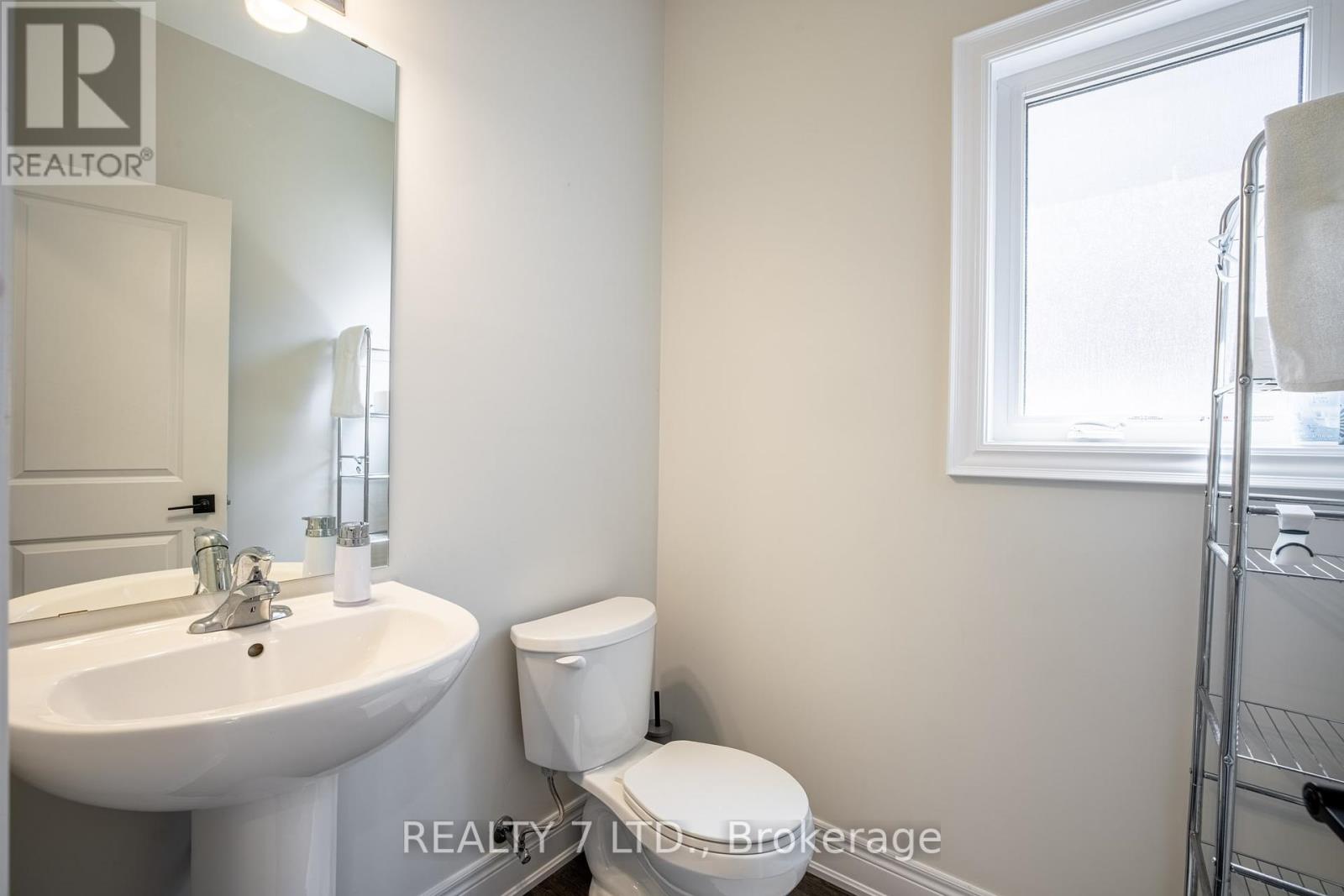 Property at 128 SUSAN DRIVE image 5